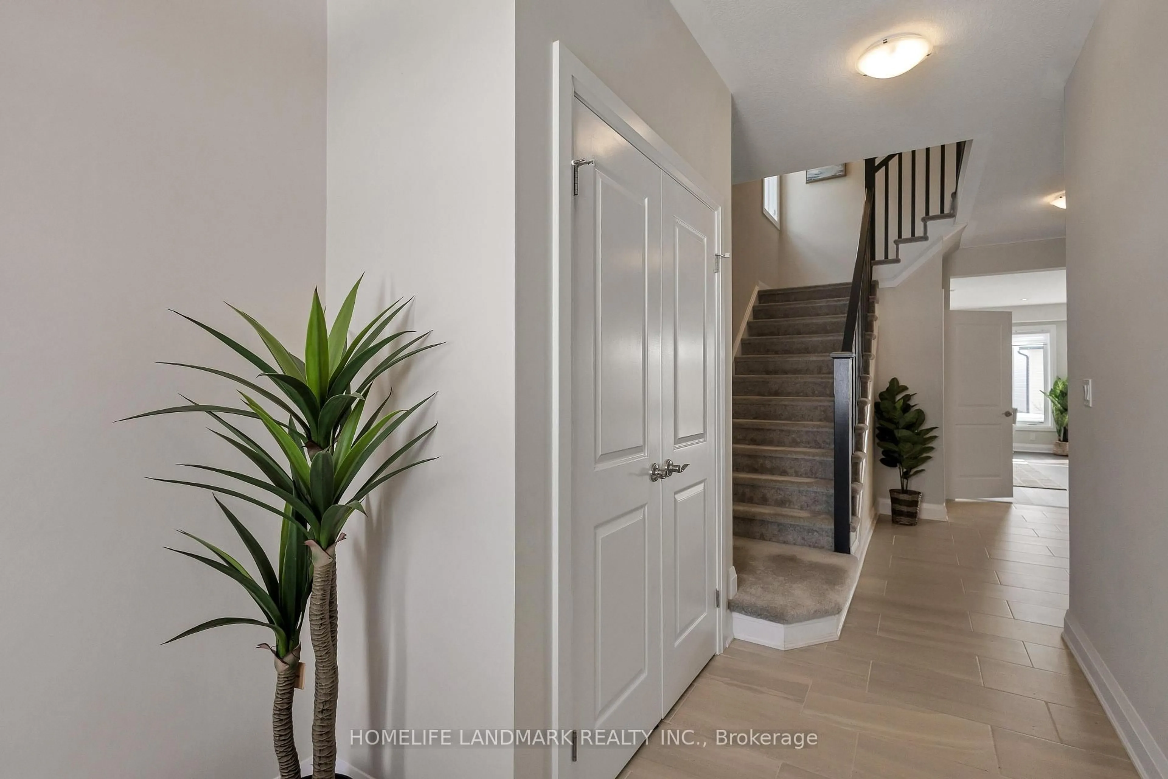 Indoor entryway for 286 CHOKECHERRY Cres, Waterloo Ontario N2V 0C3