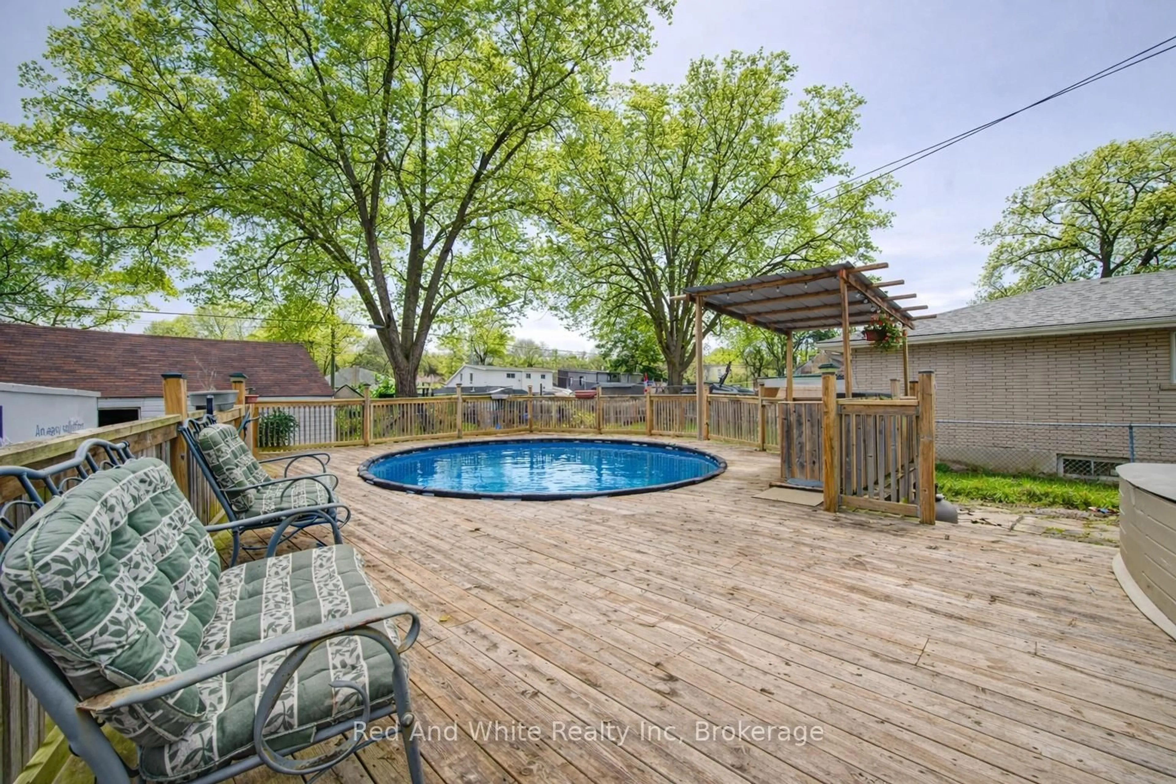 Patio, unknown for 18 Kay St, Cambridge Ontario N1S 2T6