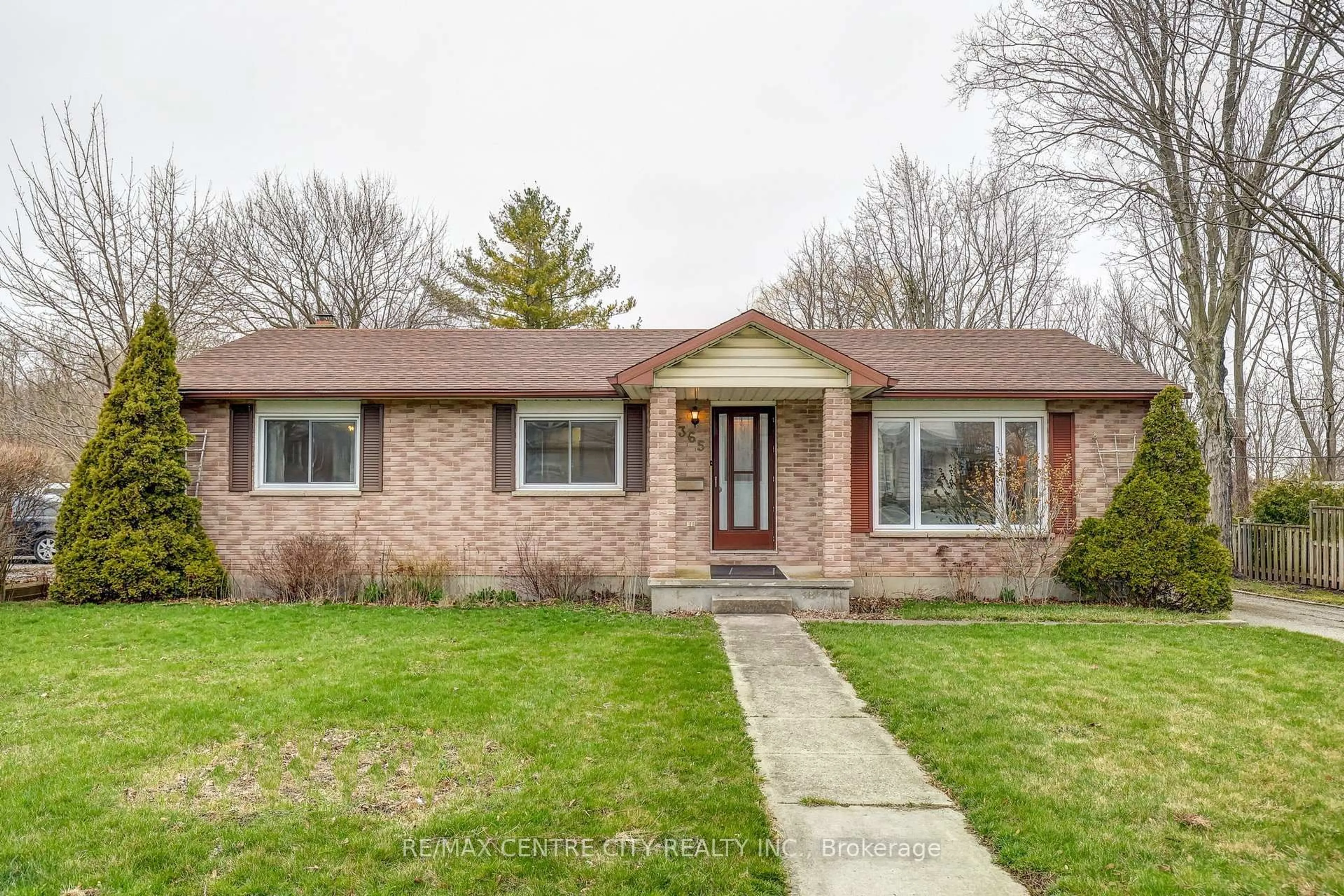 Home with brick exterior material, street for 365 Talbot St, Aylmer Ontario N5H 1J1