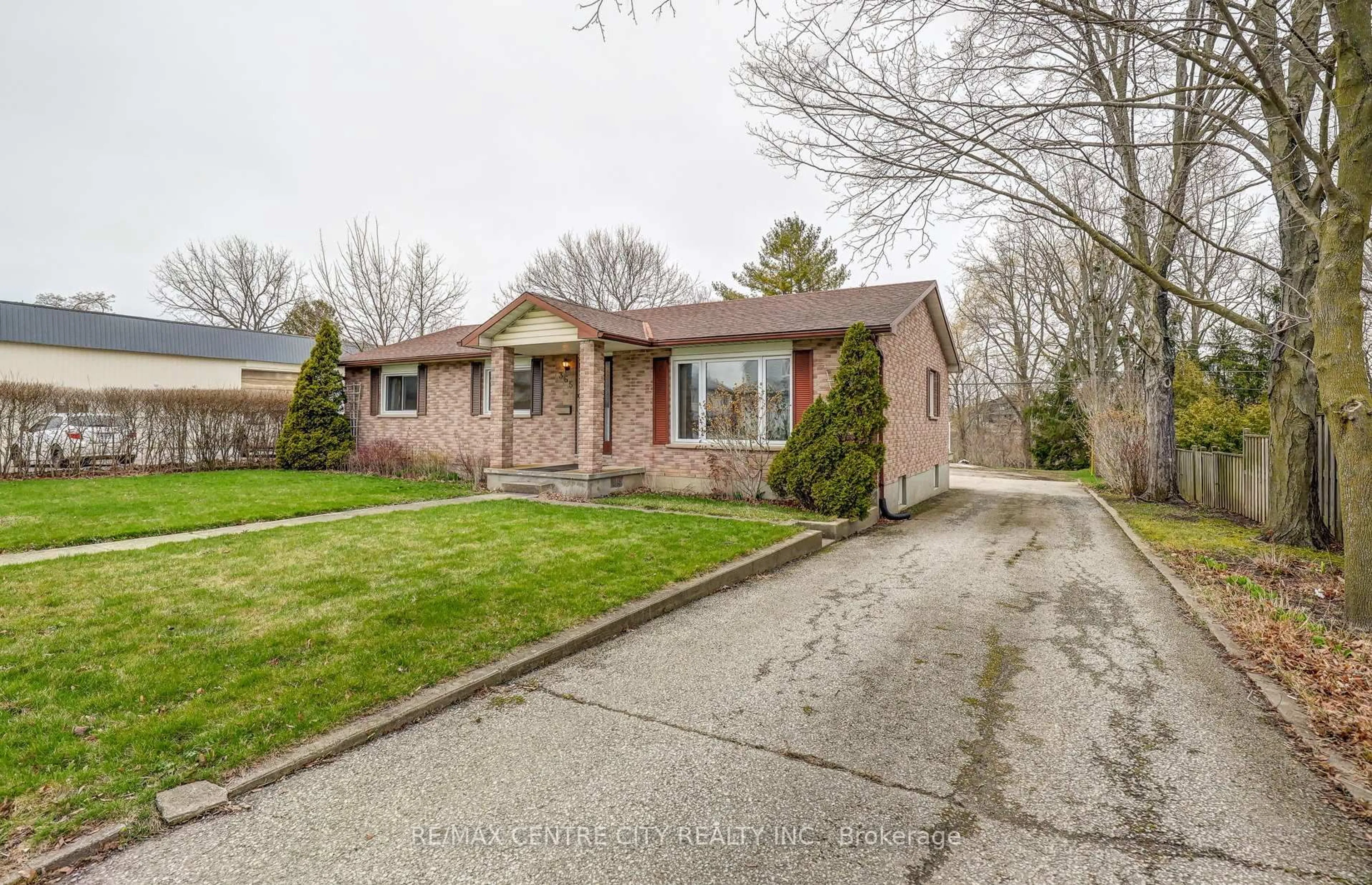 Home with brick exterior material, street for 365 Talbot St, Aylmer Ontario N5H 1J1