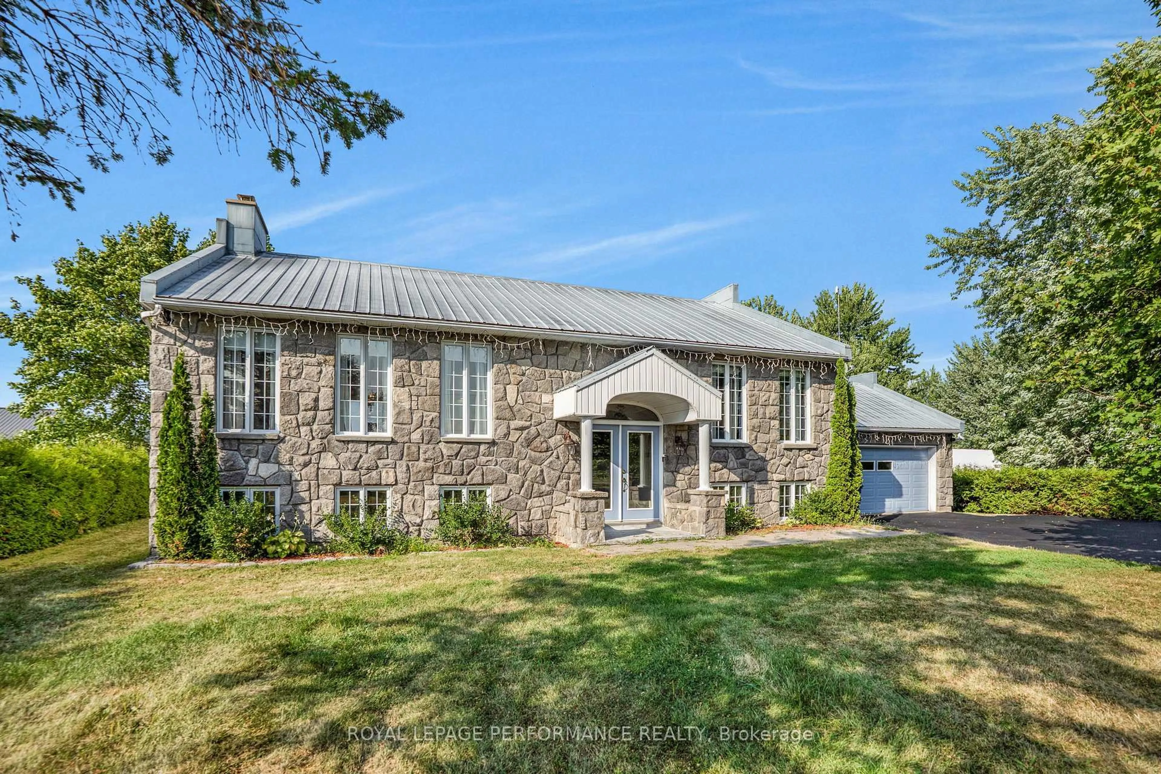 Home with brick exterior material, building for 123 Ch Du Domaine Rd, Alfred and Plantagenet Ontario K0B 1J0