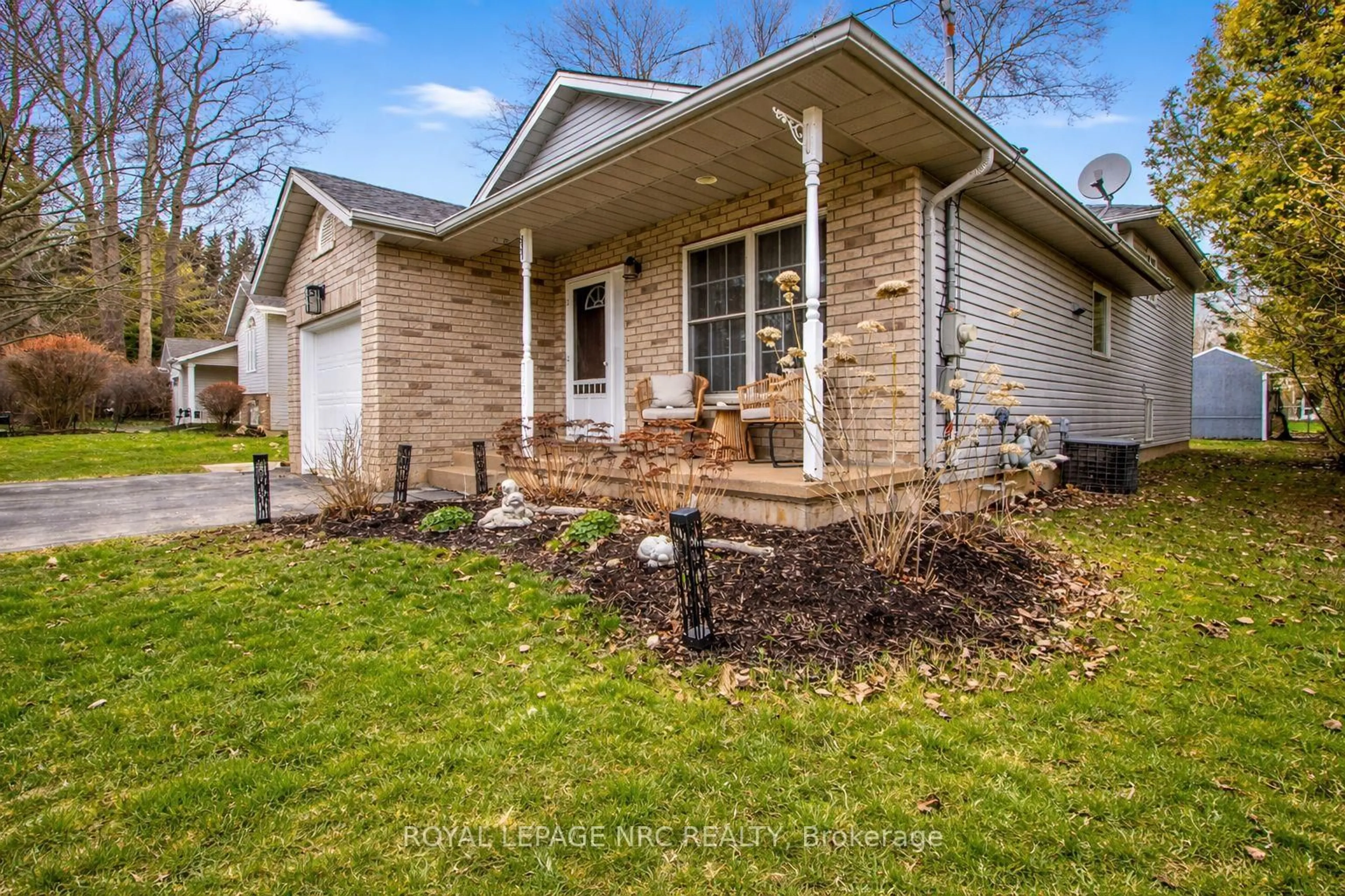 Home with brick exterior material, street for 3270 Poplar Ave, Fort Erie Ontario L0S 1N0