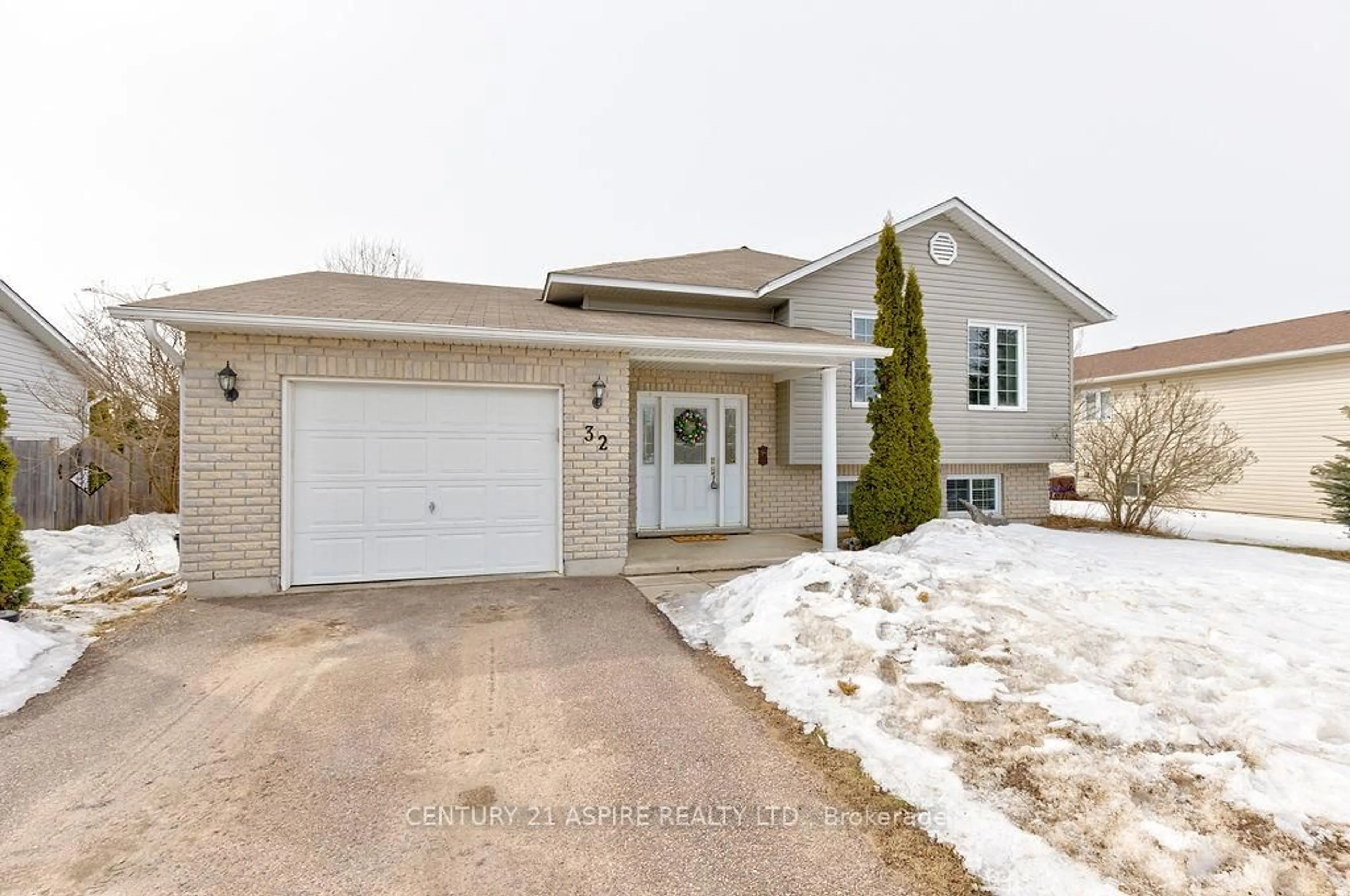 Home with brick exterior material, street for 32 Highland Park Dr, Petawawa Ontario K8H 3S2