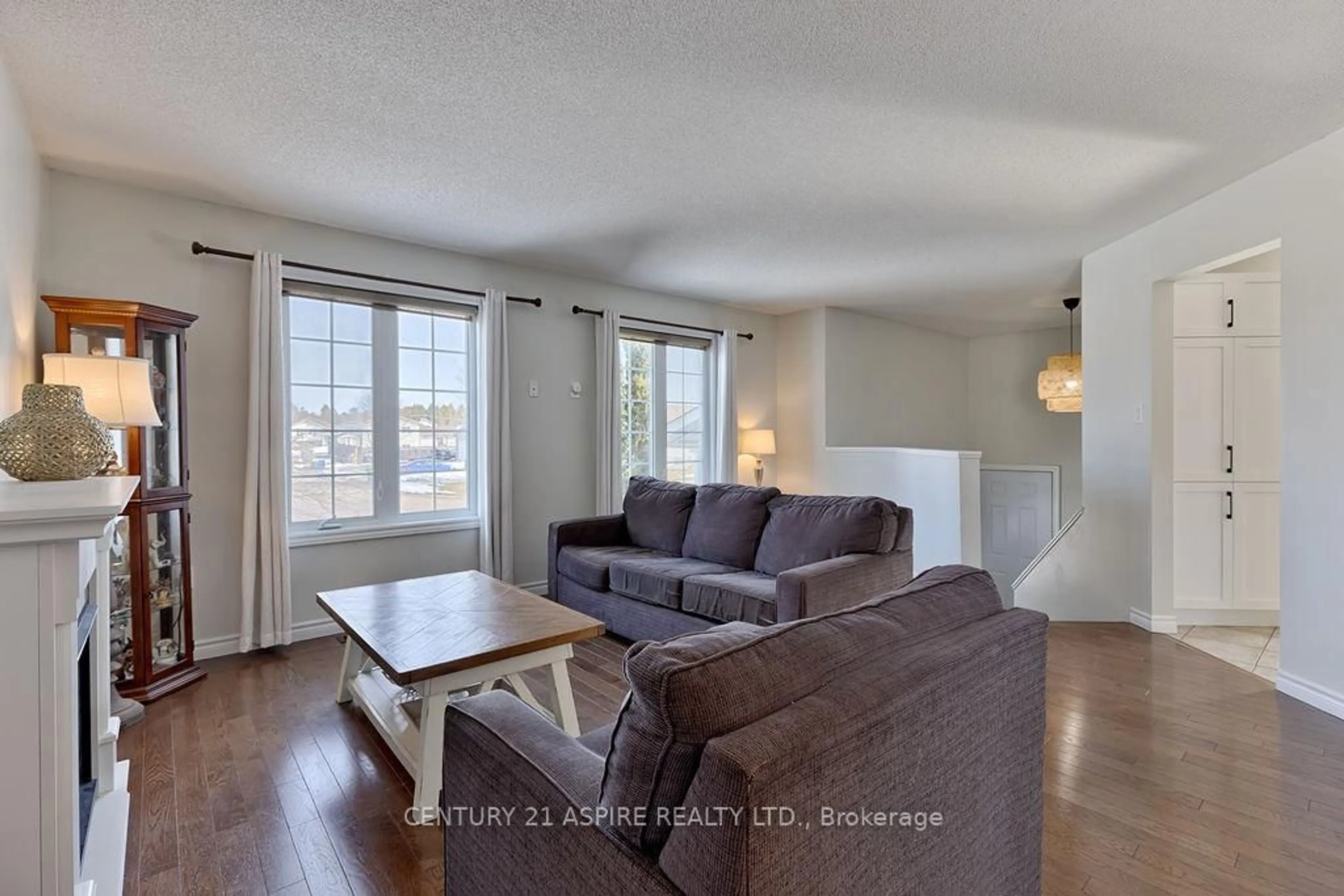 Living room with furniture, wood/laminate floor for 32 Highland Park Dr, Petawawa Ontario K8H 3S2