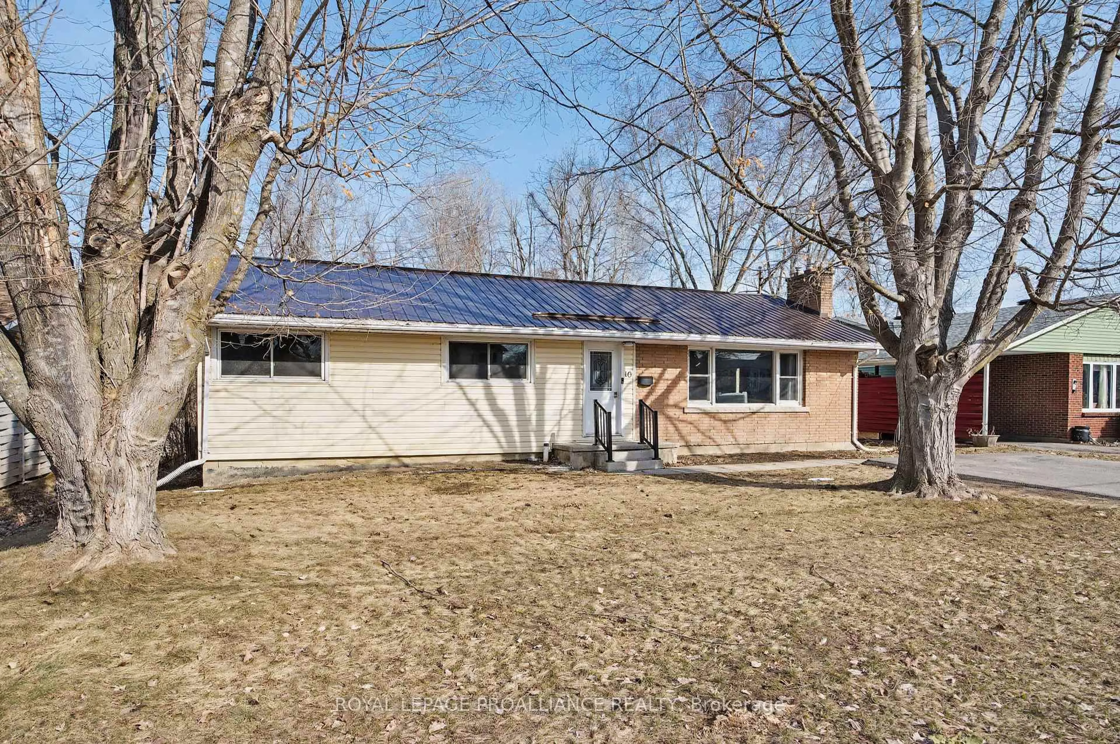 Unknown for 10 Duke St, Brockville Ontario K6V 3J1