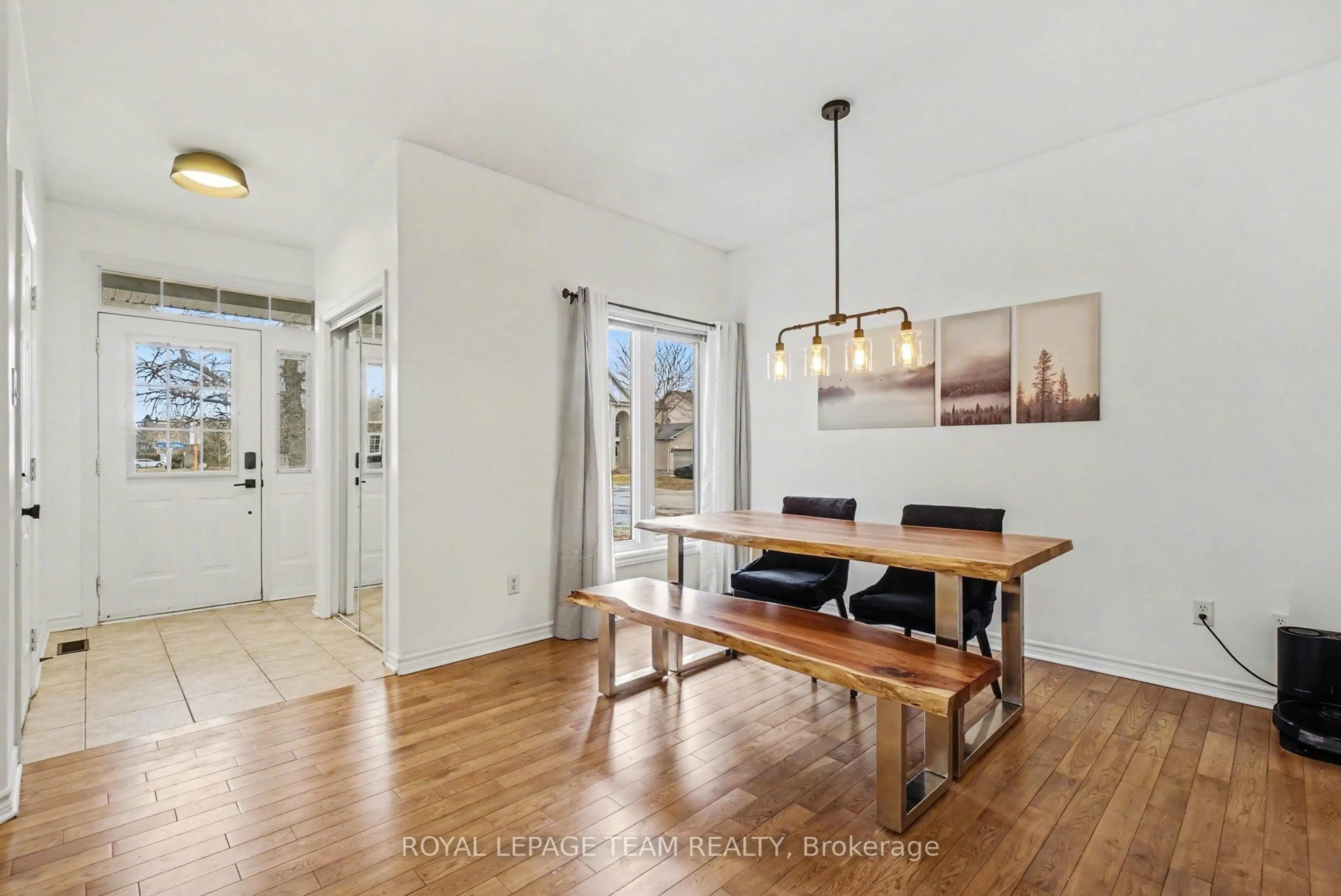 Dining room, wood/laminate floor for 689 Vermillion Dr, Gloucester Ontario K1V 1W2