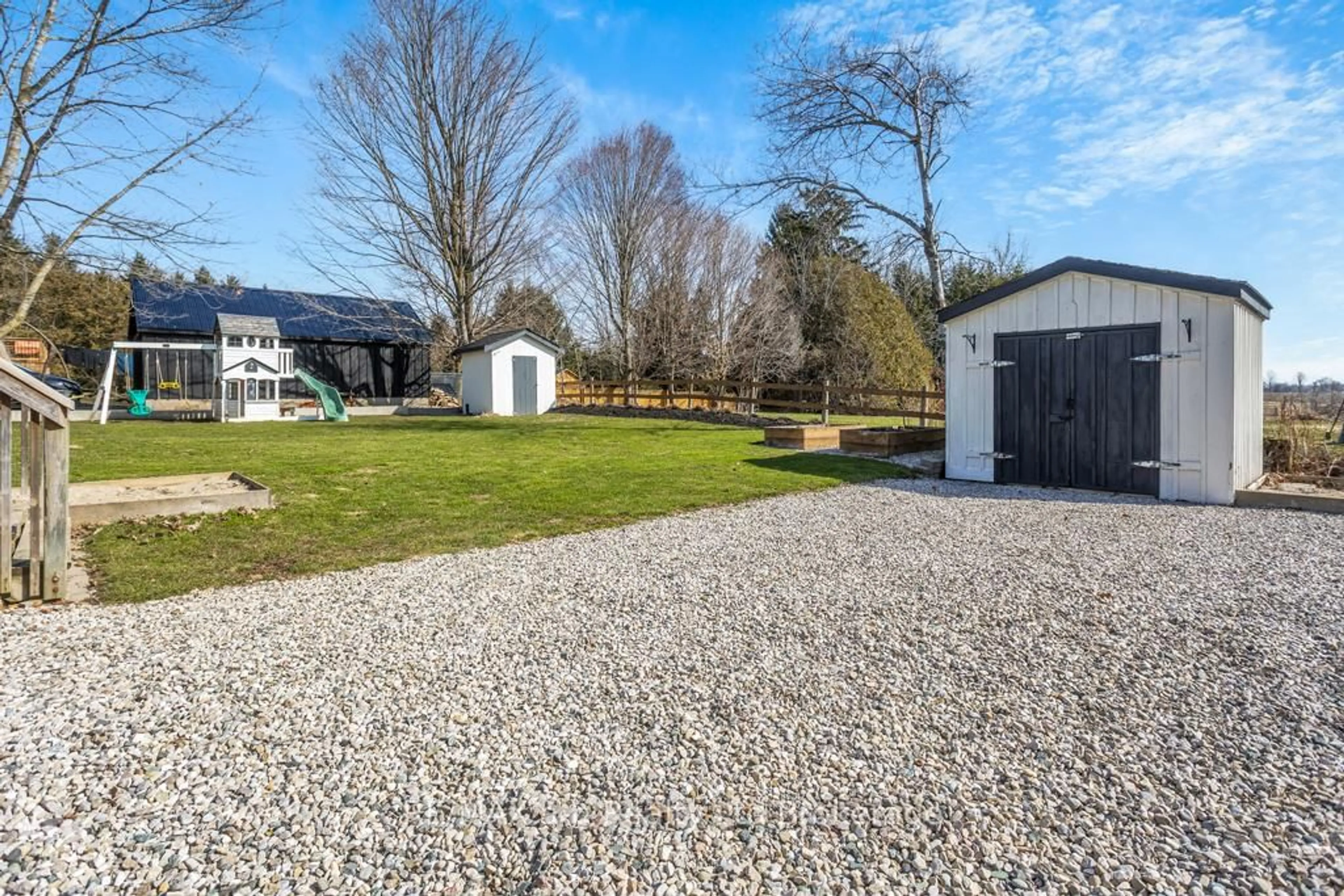 A pic from outside/outdoor area/front of a property/back of a property/a pic from drone, street for 641 MAIN St, Norwich Ontario N0J 1C0