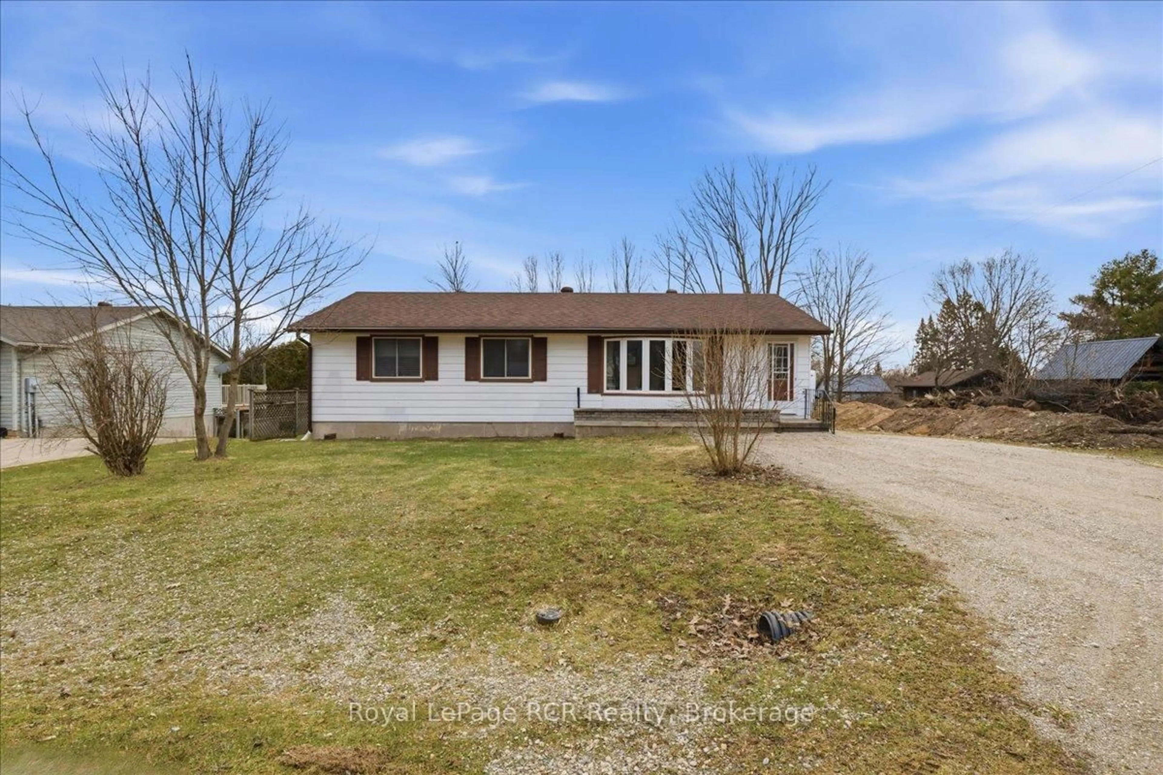 A pic from outside/outdoor area/front of a property/back of a property/a pic from drone, street for 207 George St, Arran-Elderslie Ontario N0G 2N0