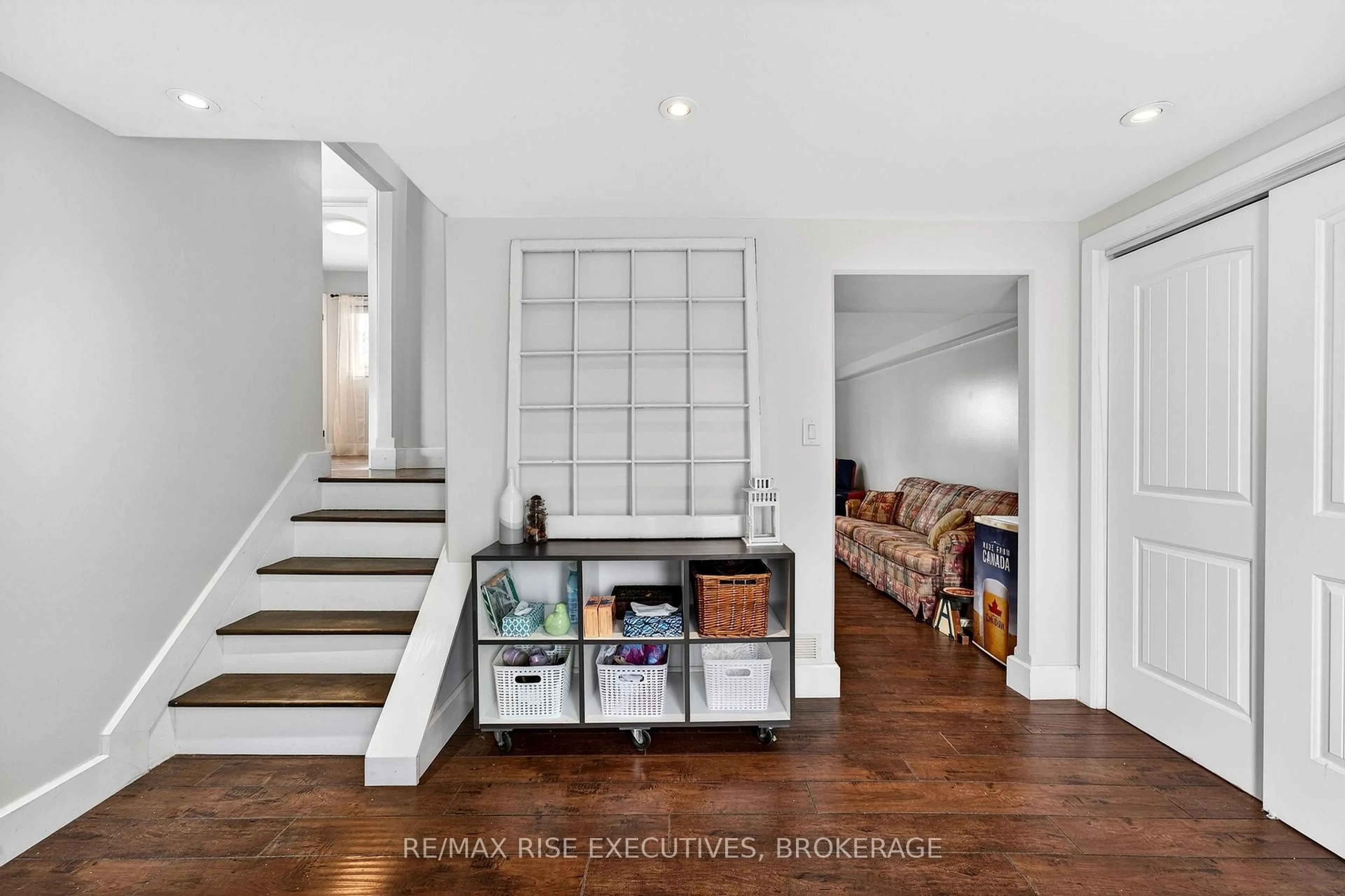 Indoor entryway for 2883 Bur Brook Rd, Kingston Ontario K7P 2Y7