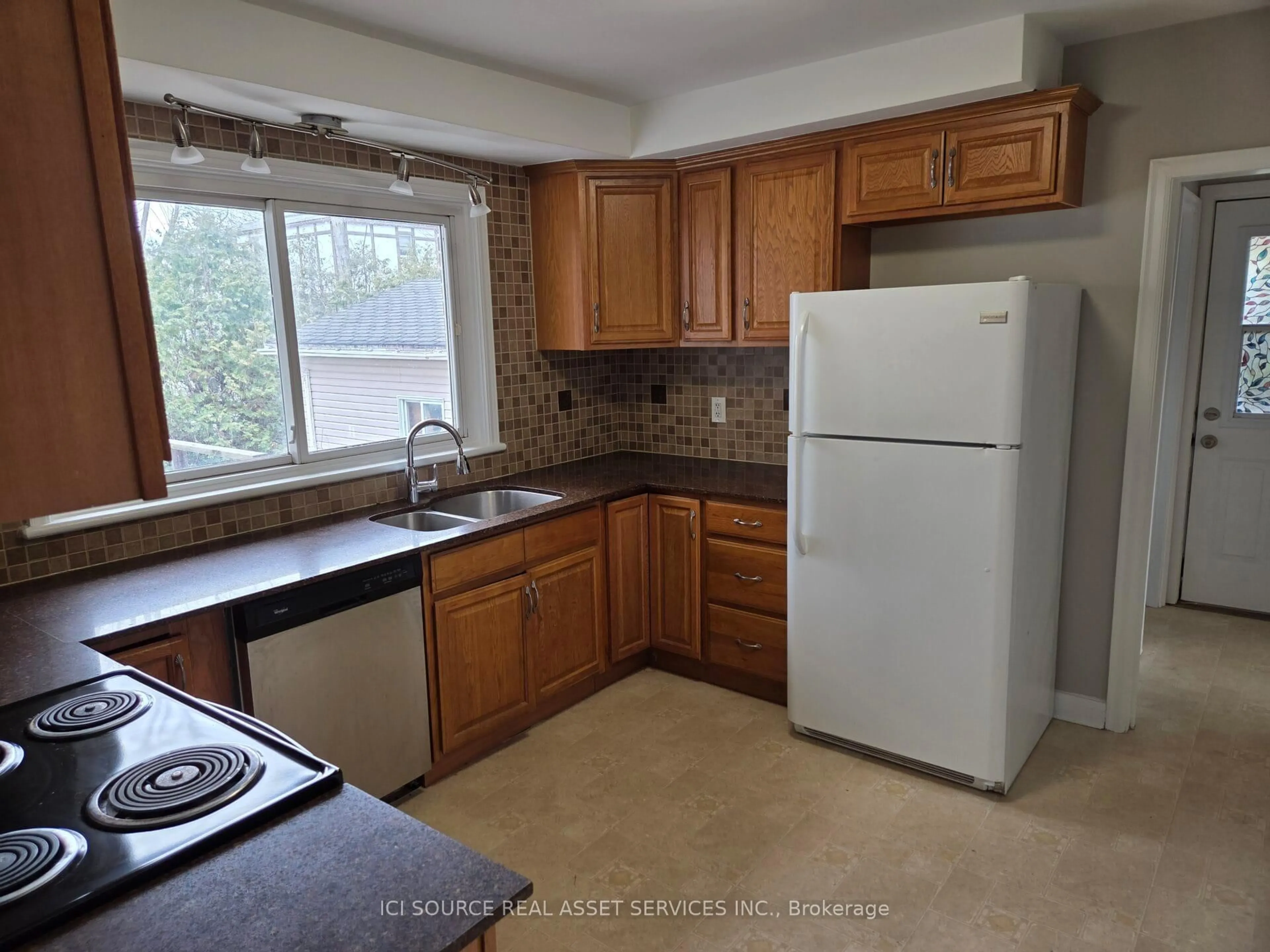 Standard kitchen, unknown for 30 Sunnycrest Dr, Ottawa Ontario K2E 5Y2