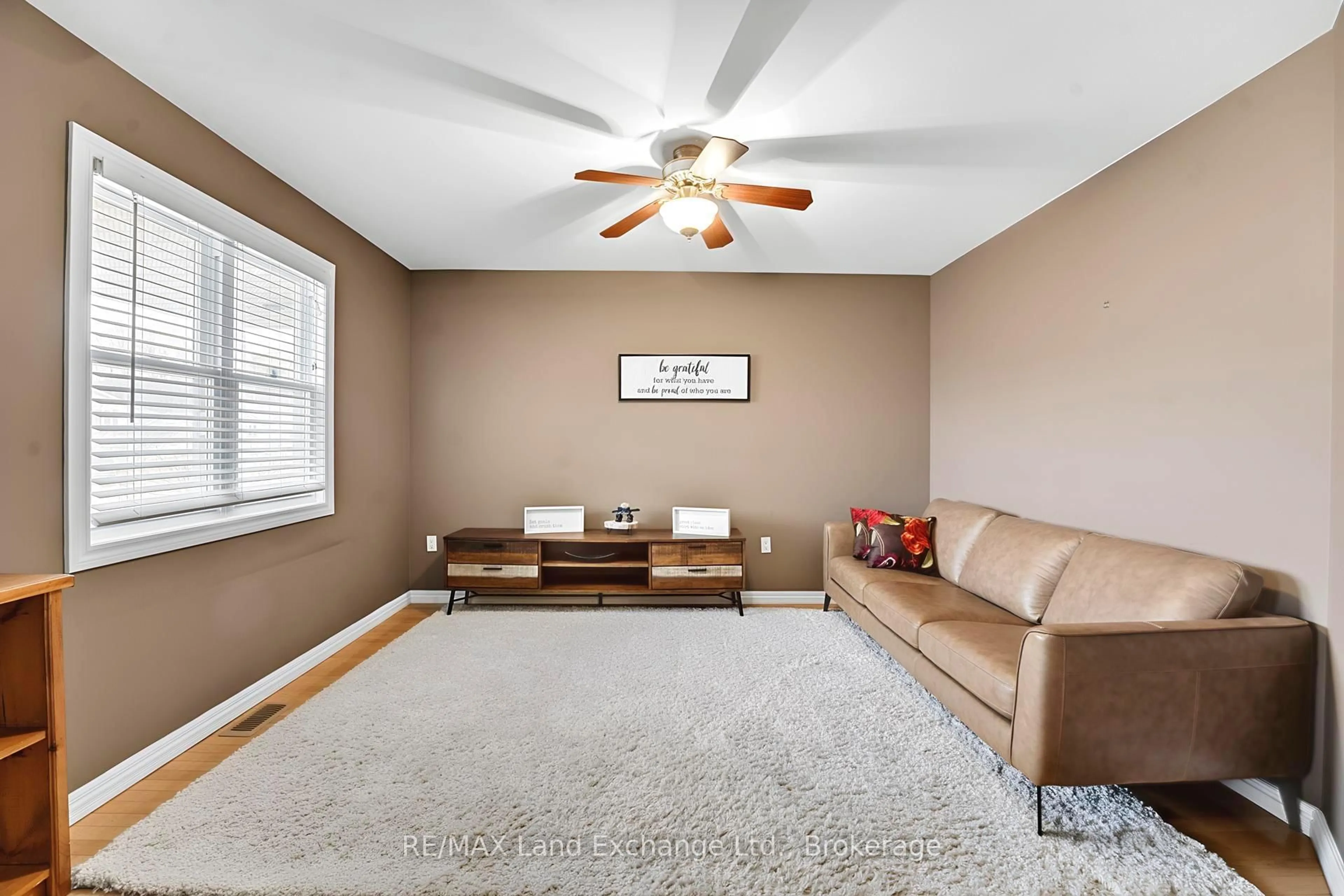 Living room with furniture, unknown for 658 Stewart Dr, Kincardine Ontario N2Z 3B4