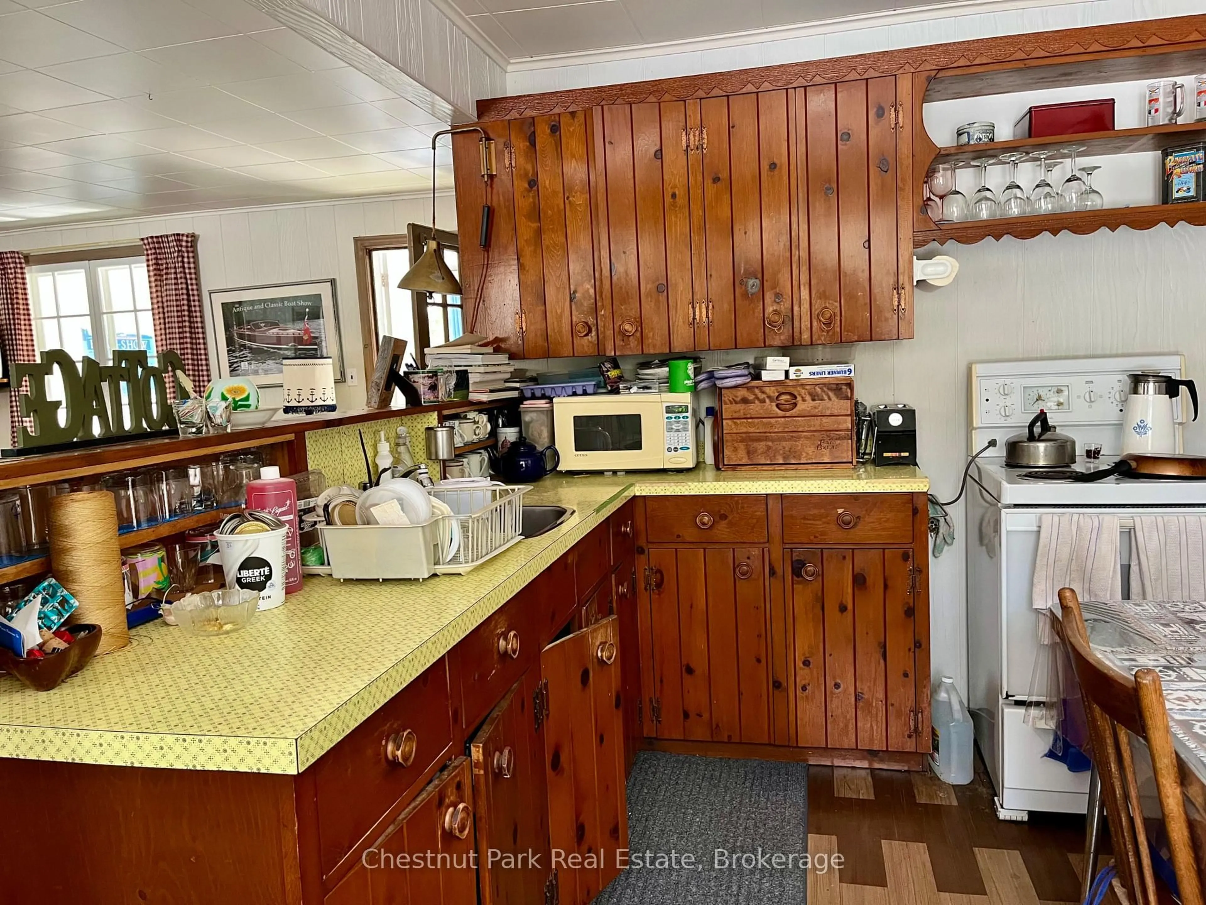 Standard kitchen, unknown for 34 Harris St, Muskoka Lakes Ontario P0B 1J0