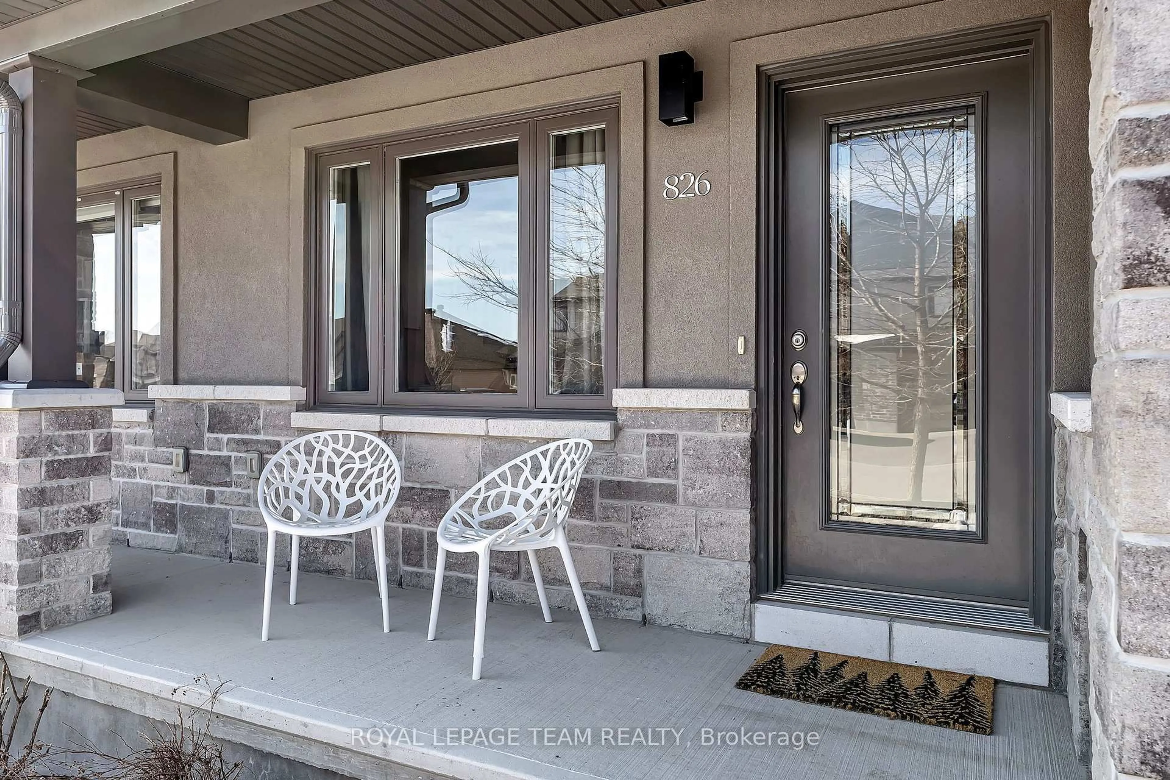 Patio, street for 826 Reaume St, Almonte Ontario K0A 1A0