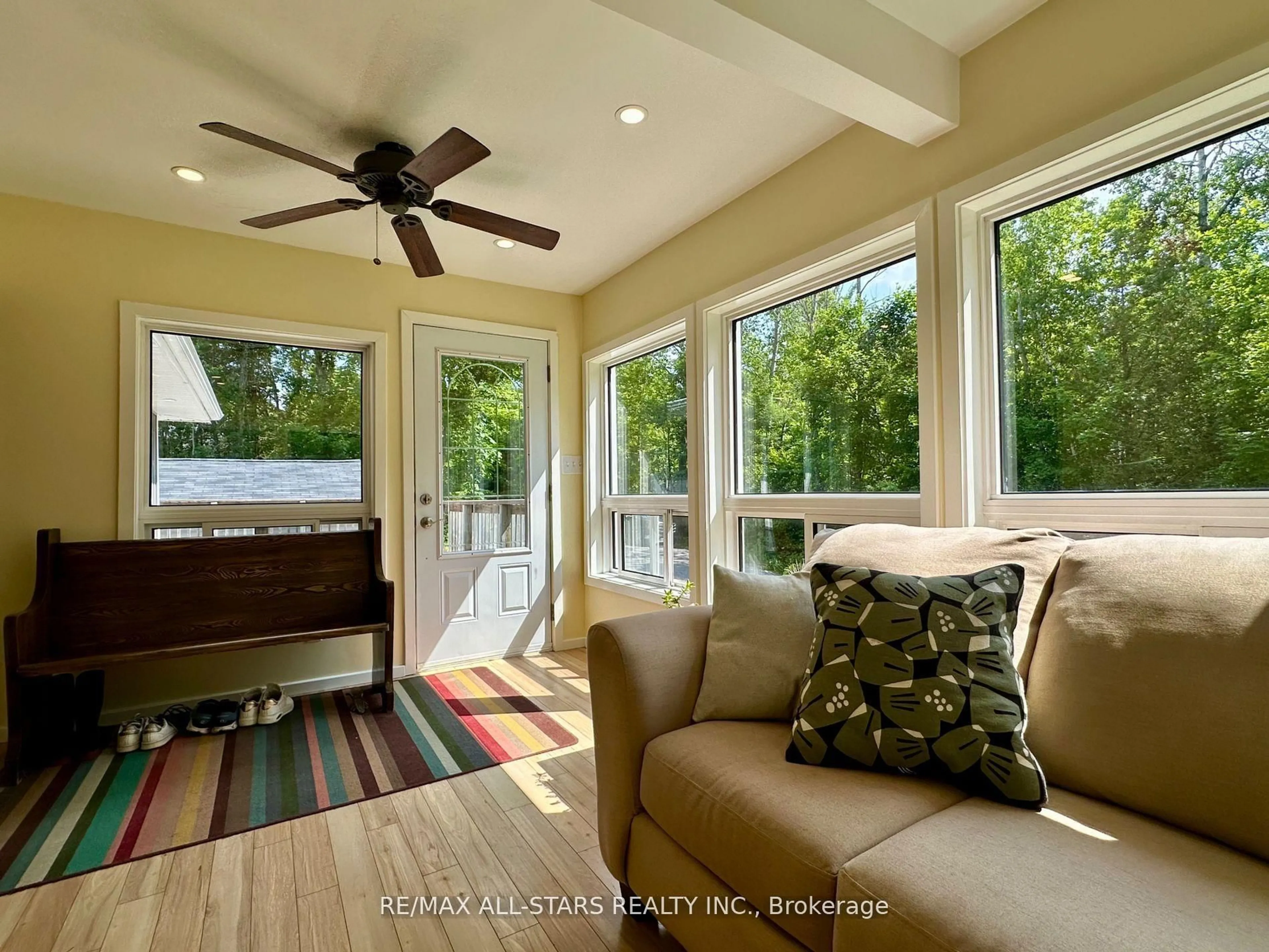 Living room with furniture, unknown for 1104 Galway Rd, Trent Lakes Ontario K0M 2A0