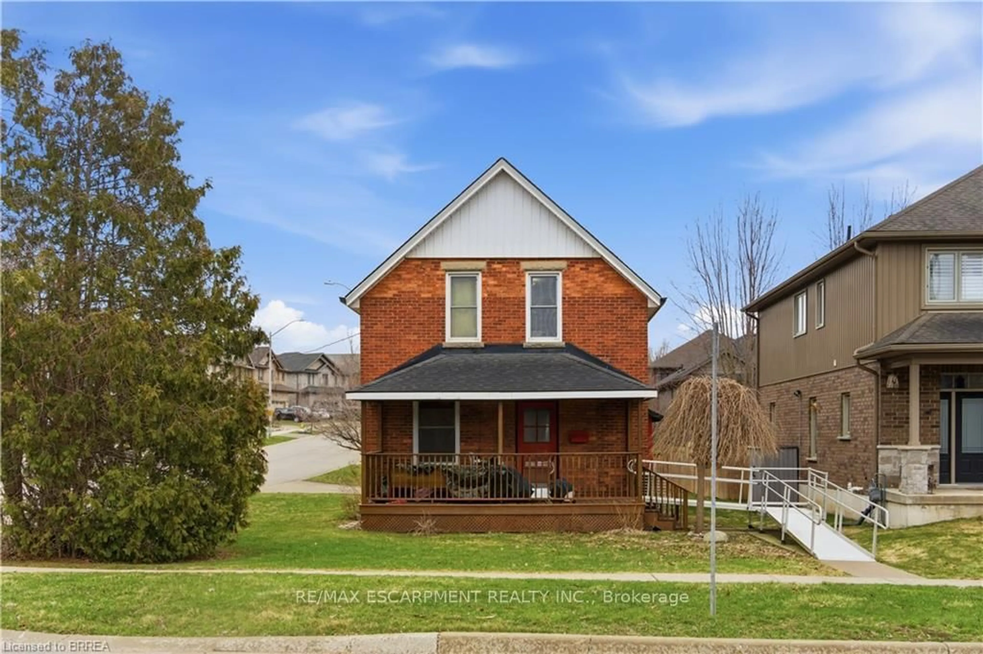 Home with brick exterior material, street for 139 Willow St, Brant Ontario N3L 2L4