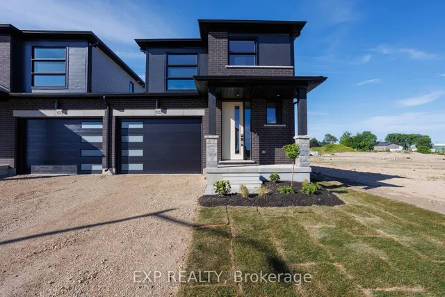 102 Thackeray Way, Minto