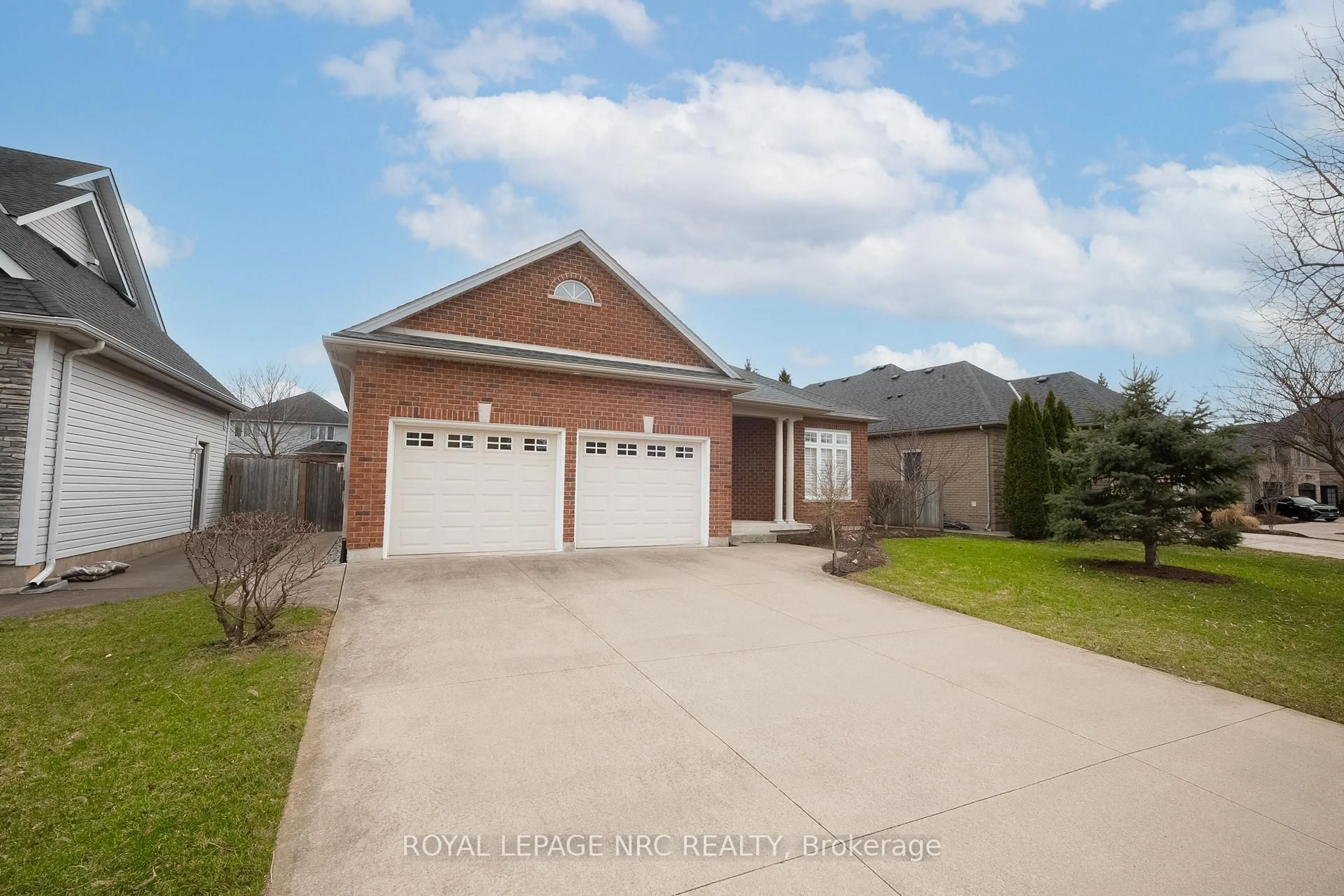 Home with brick exterior material, water/lake/river/ocean view for 47 Countryside Dr, St. Catharines Ontario L2W 1C4