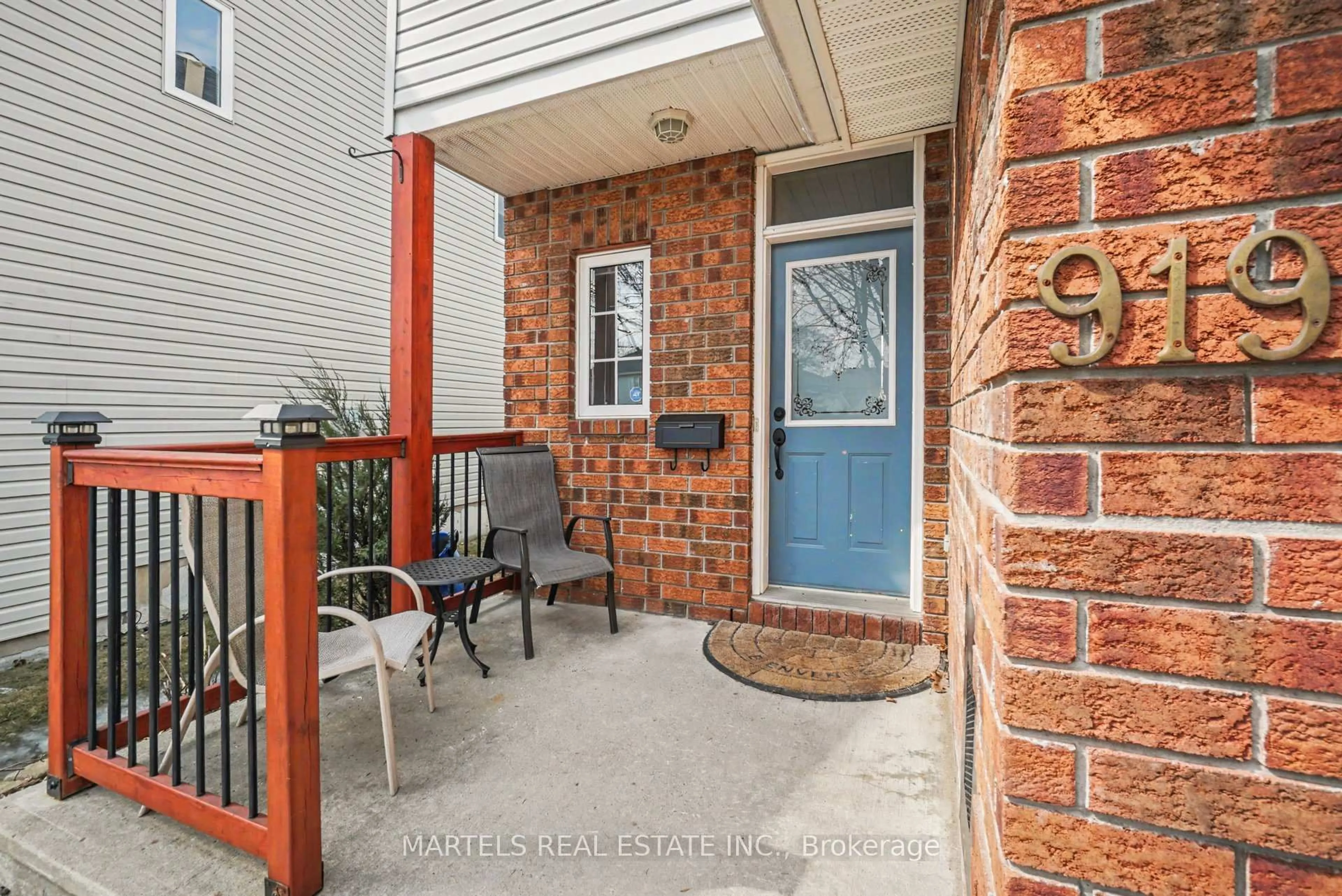 Patio, street for 919 Markwick Cres, Ottawa Ontario K4A 4J1