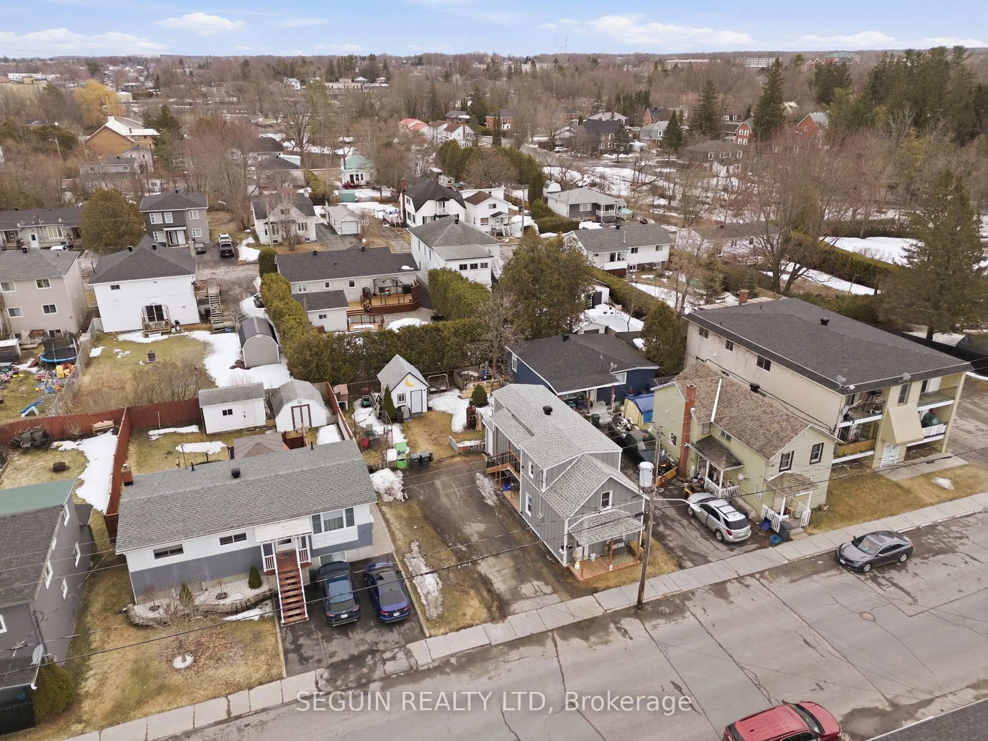 A pic from outside/outdoor area/front of a property/back of a property/a pic from drone, street for 399-401 Kitchener St, Hawkesbury Ontario K6A 2P4