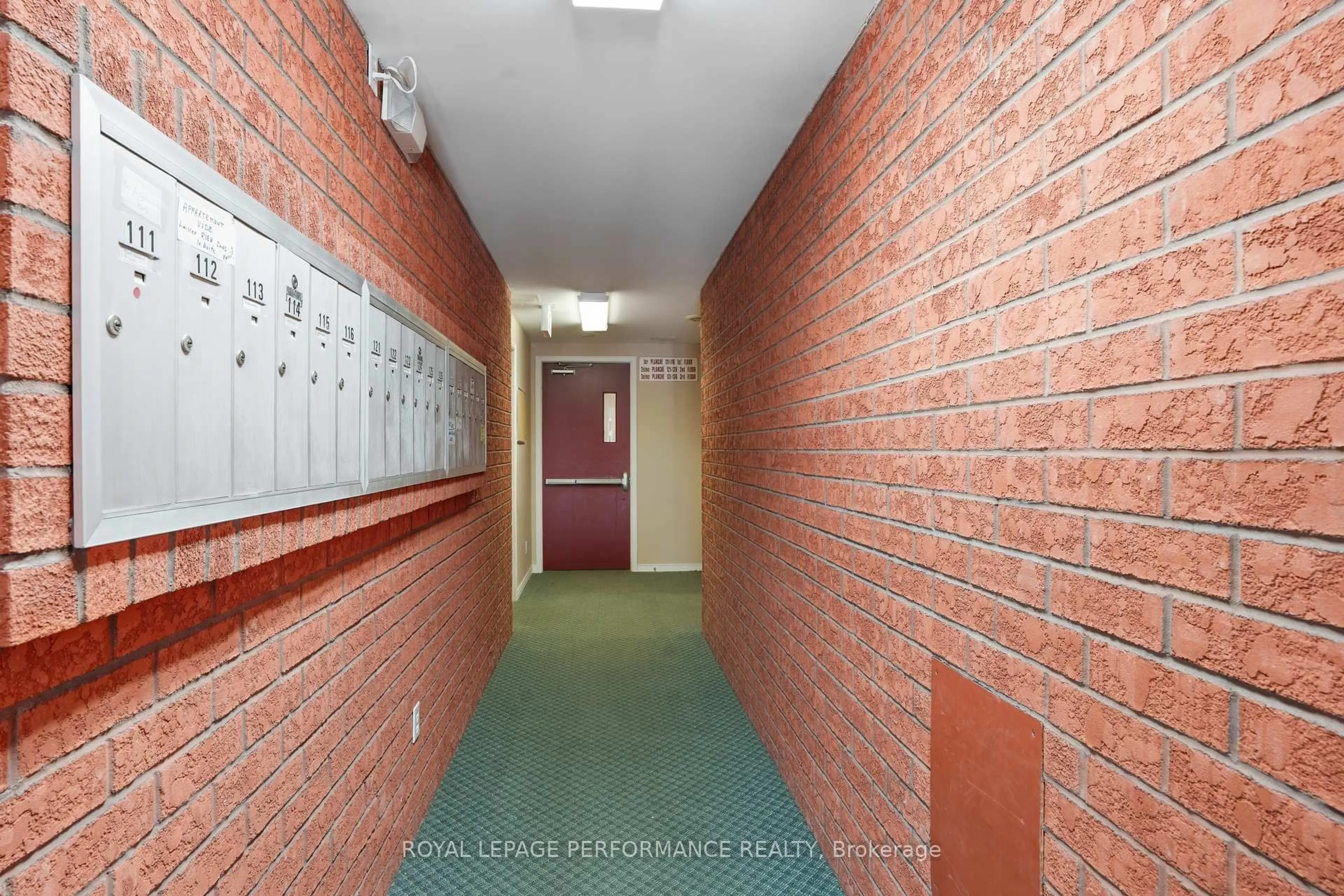 Indoor foyer for 1101 Clement St #122, Hawkesbury Ontario K6A 3P1