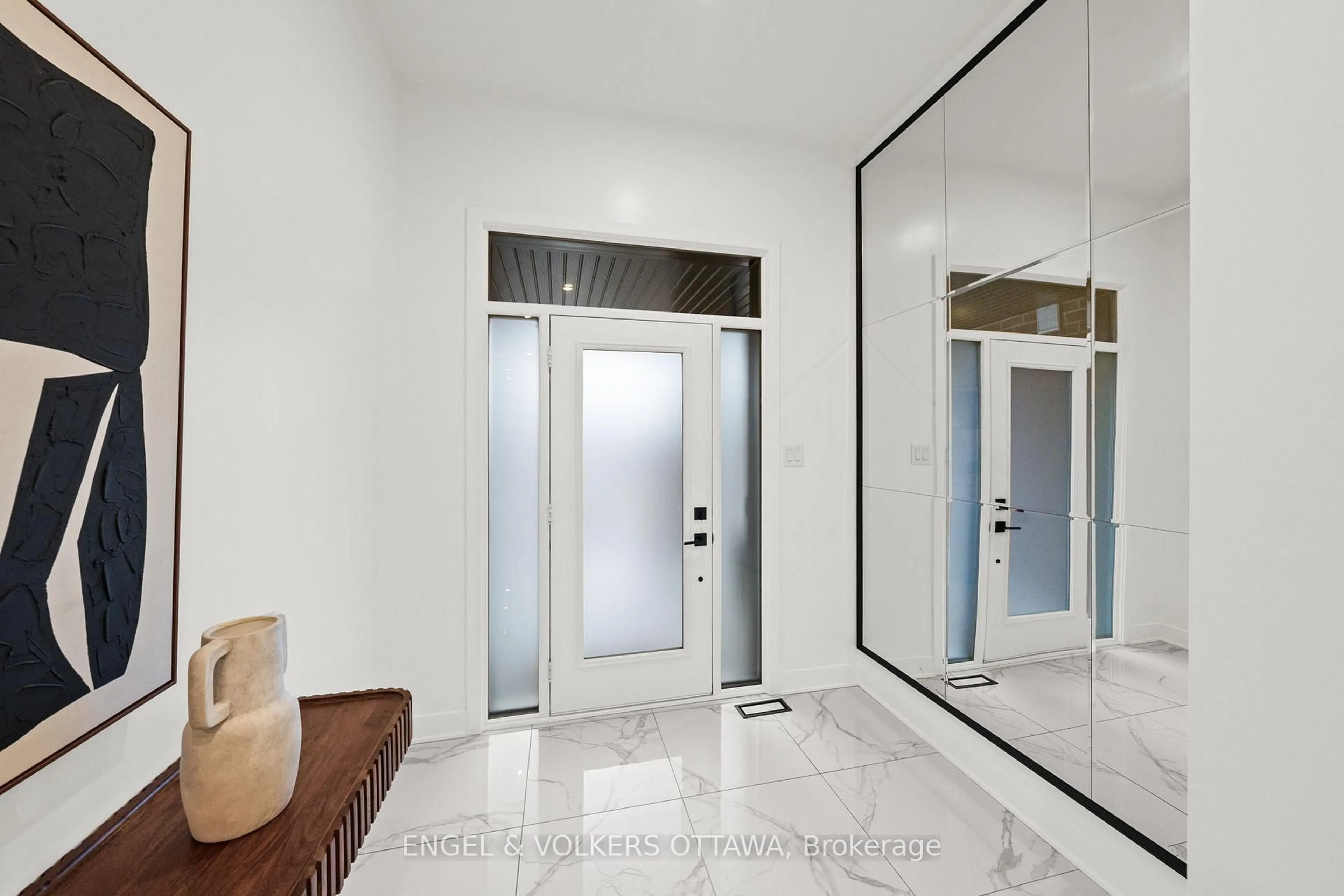 Indoor foyer for 561 Rathburn Lane, Ottawa Ontario K1T 0T3