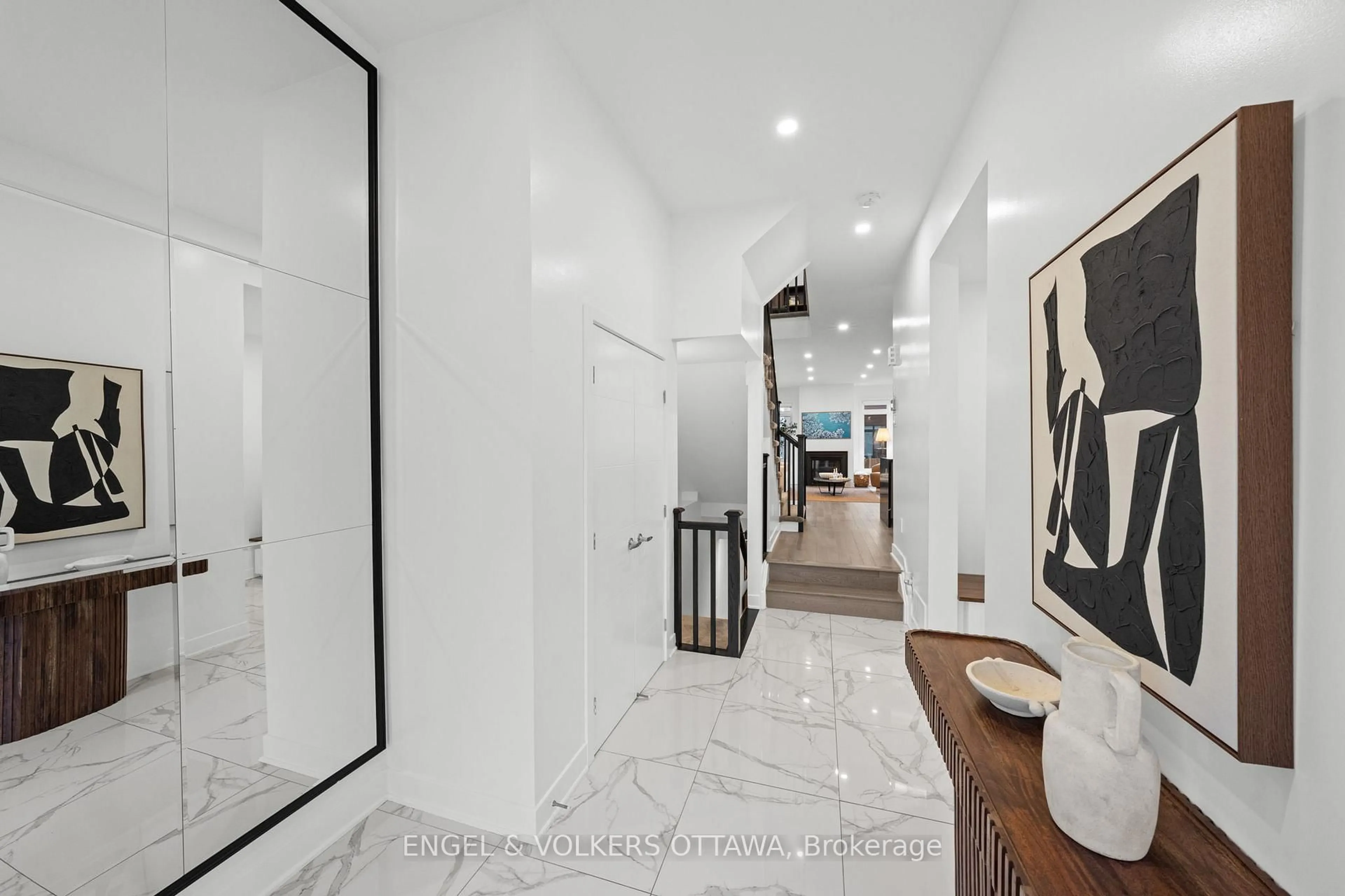 Indoor foyer for 561 Rathburn Lane, Ottawa Ontario K1T 0T3