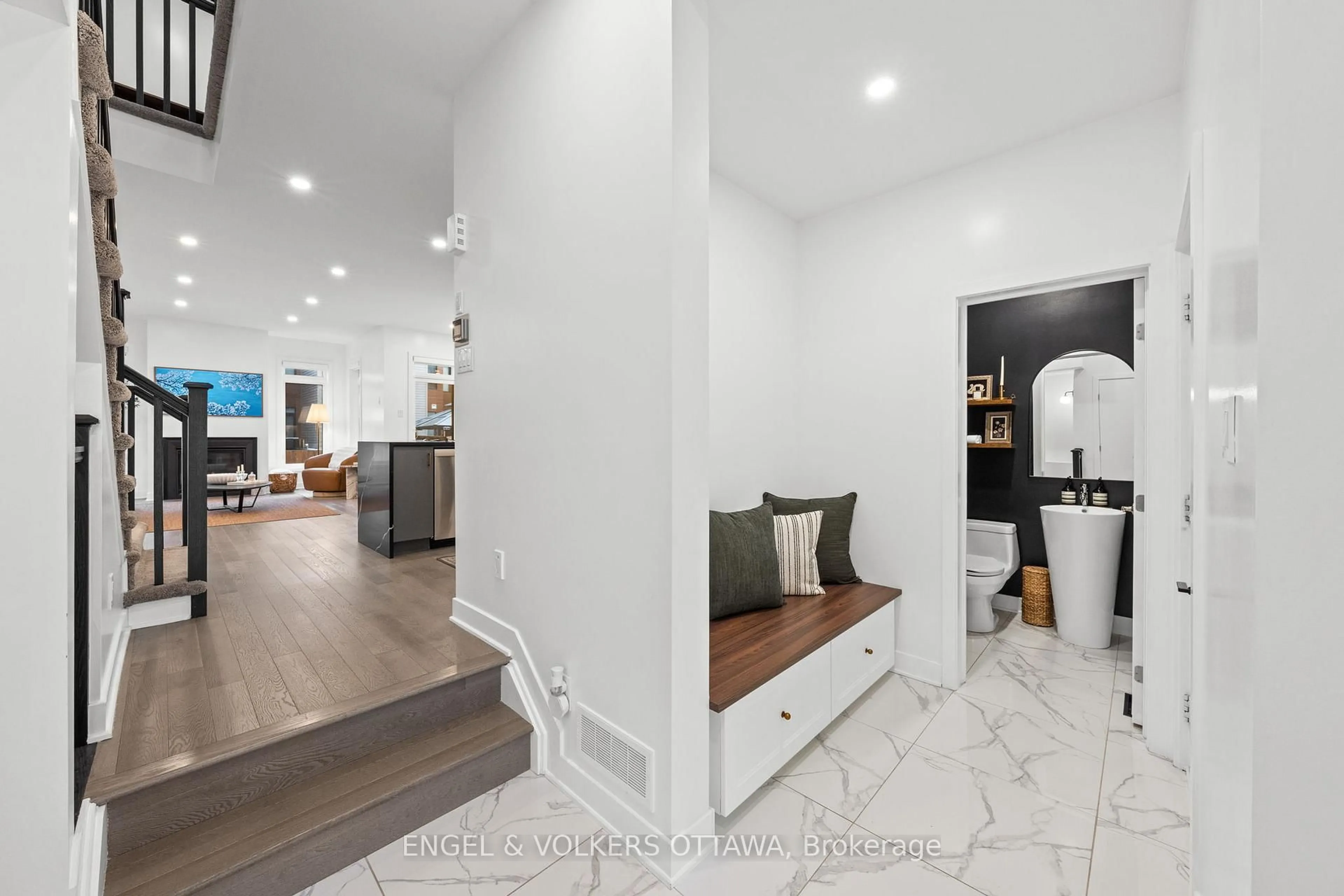 Indoor entryway for 561 Rathburn Lane, Ottawa Ontario K1T 0T3