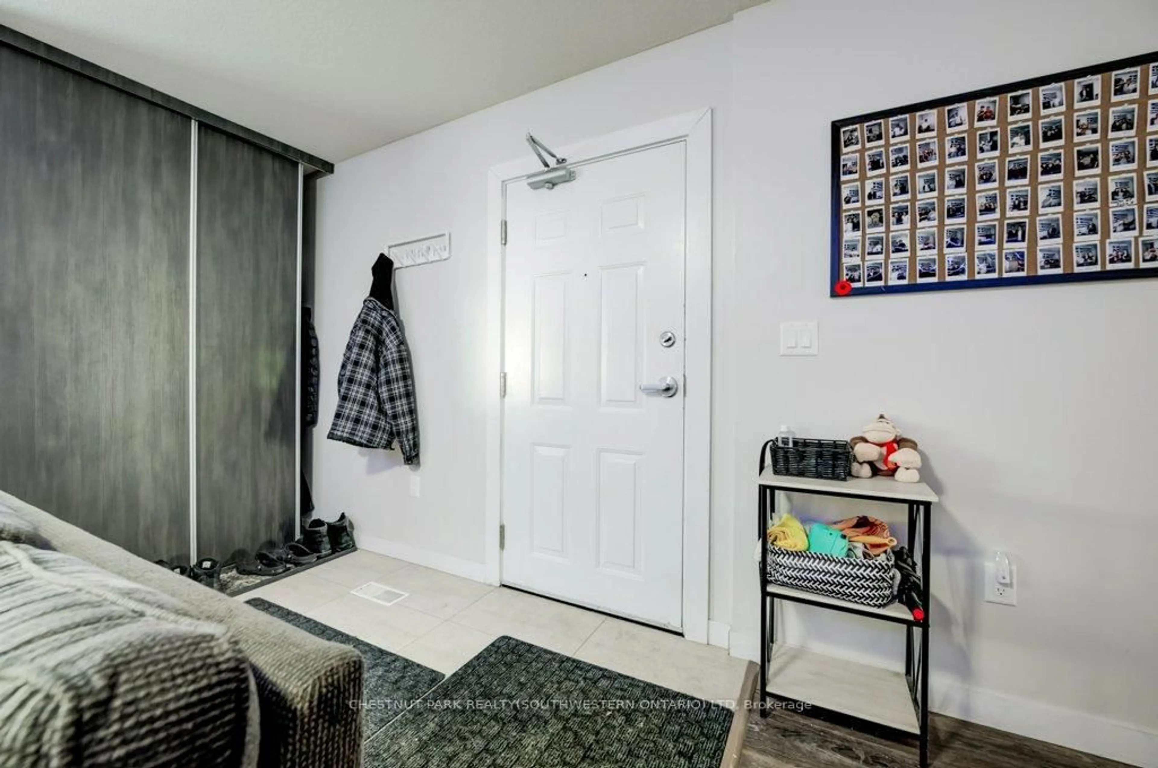 Indoor entryway for 338 Albert St #114, Waterloo Ontario N2L 3T8