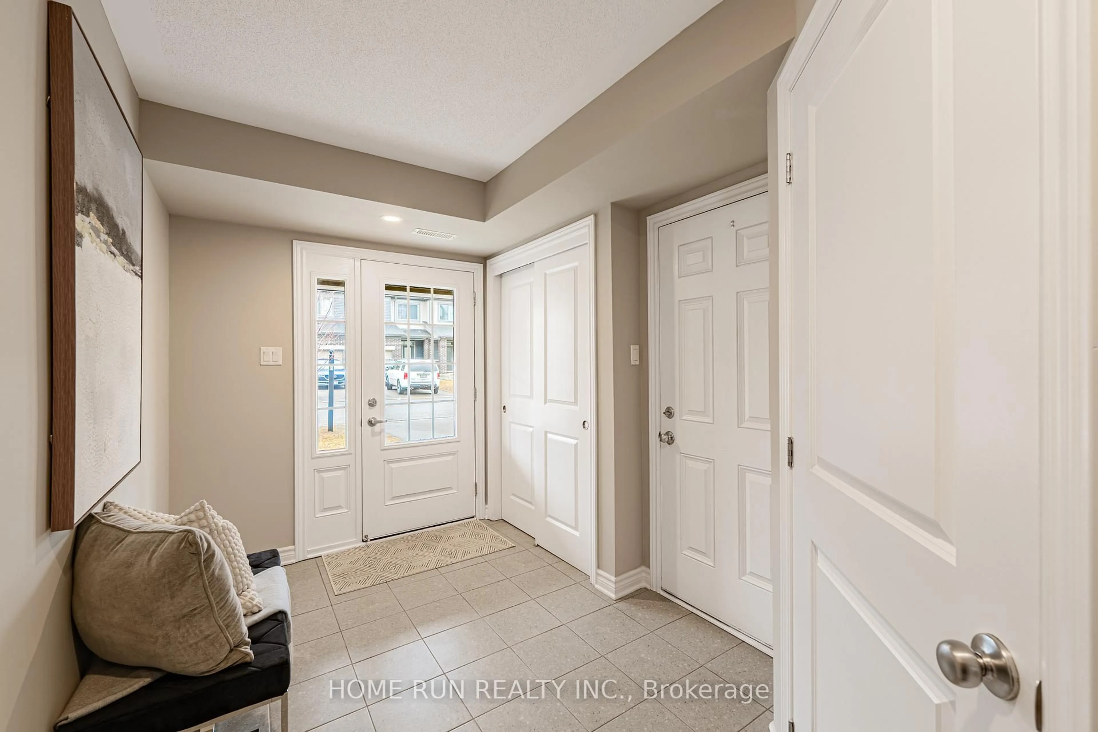 Indoor entryway for 2485 Waterlilly Way, Nepean Ontario K2J 6M3