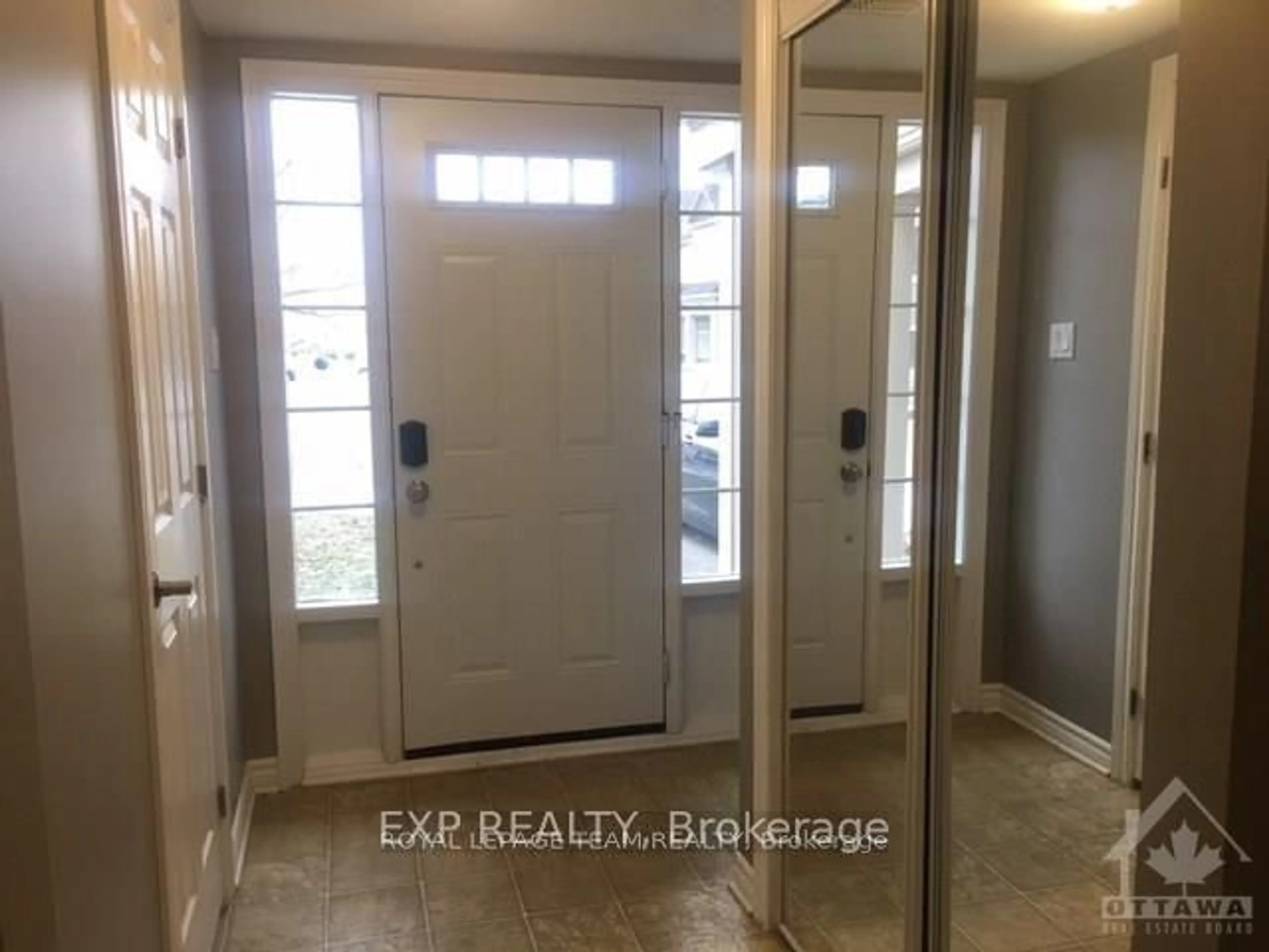 Indoor entryway for 2537 Waterlilly Way, Ottawa Ontario K2J 0K6