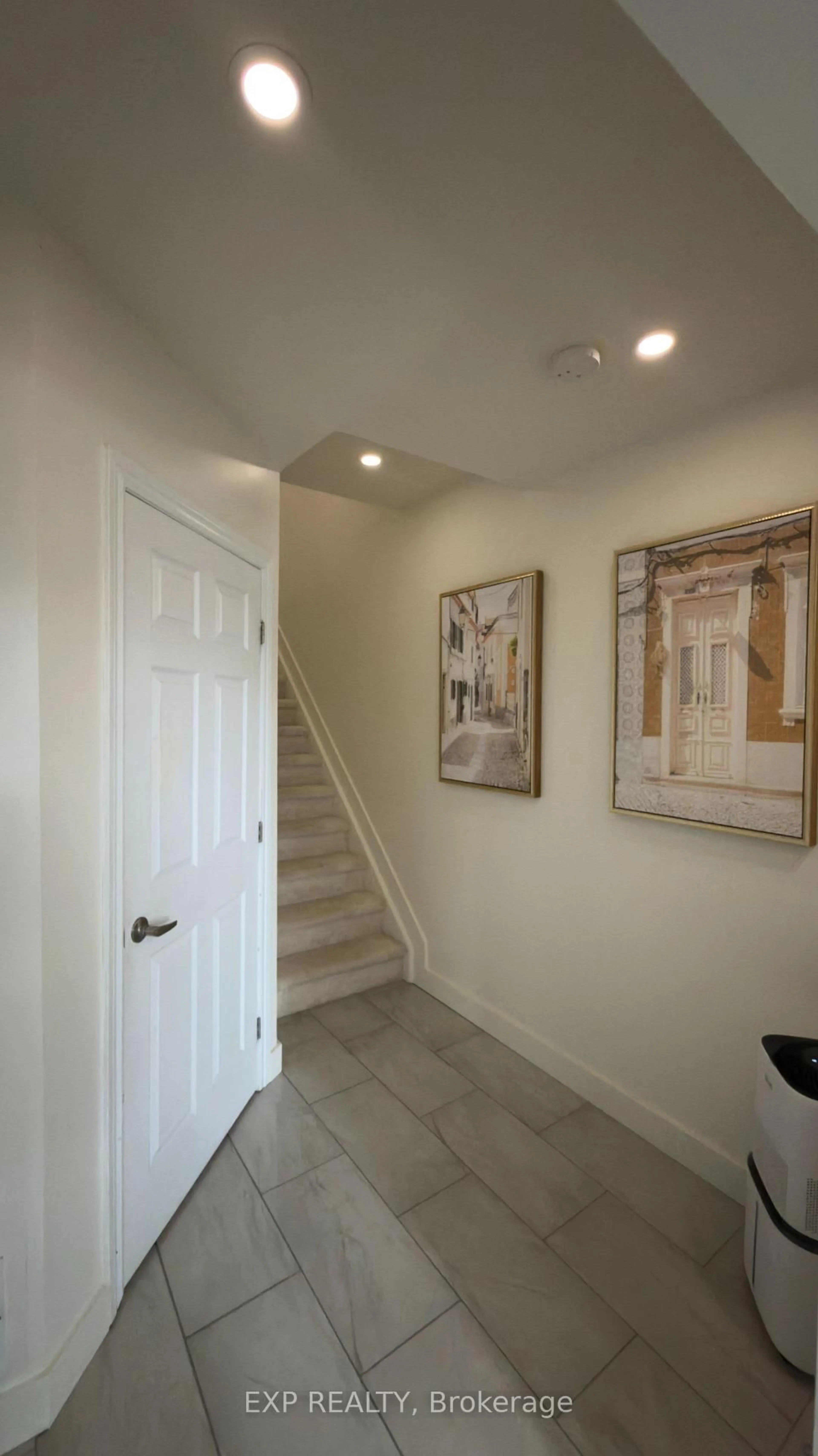Indoor entryway for 2537 Waterlilly Way, Ottawa Ontario K2J 0K6
