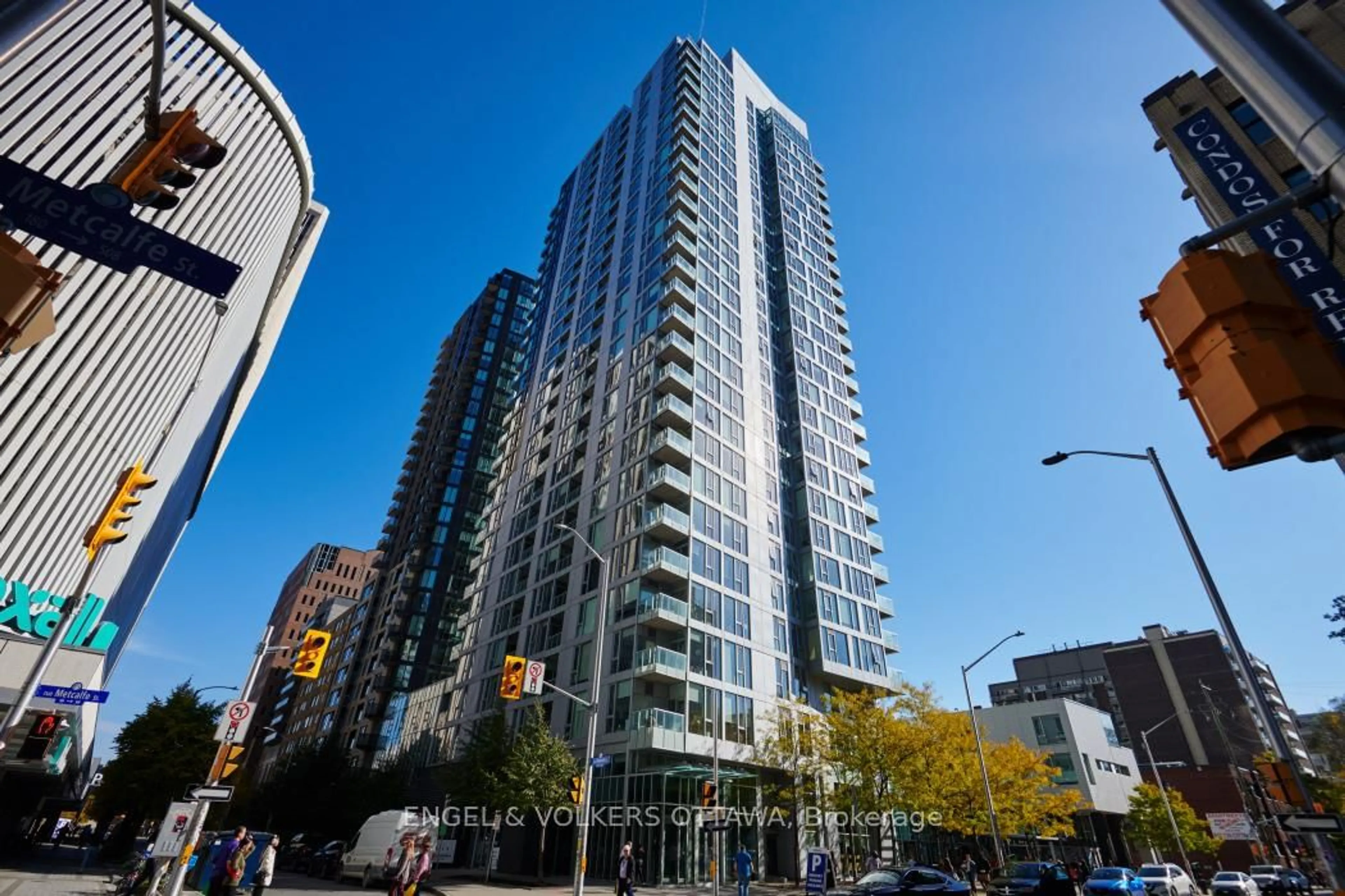 Patio, building for 179 Metcalfe St #2006, Ottawa Ontario K2P 0W1