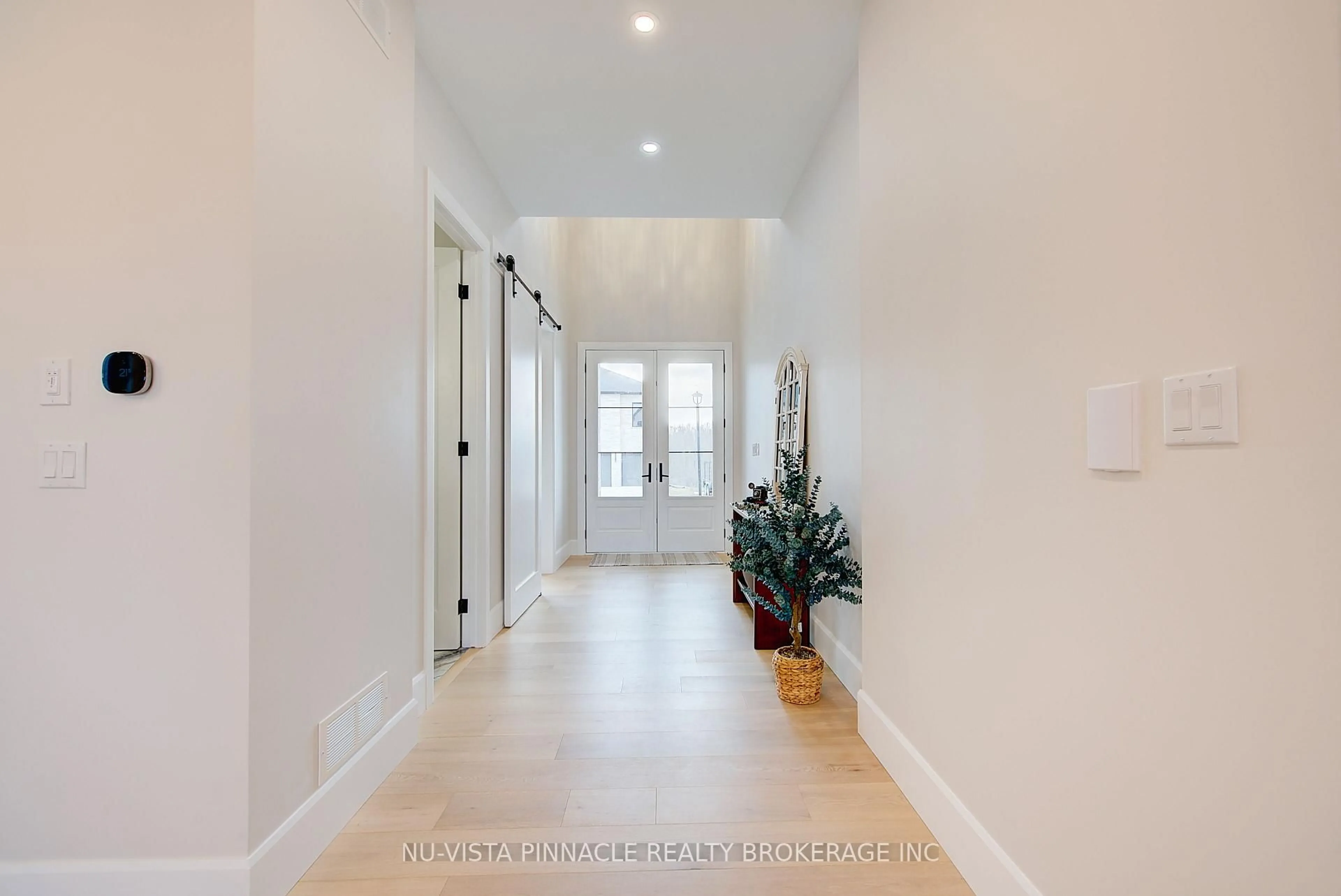Indoor entryway for 564 CREEKVIEW Chse, London North Ontario N6G 3X8