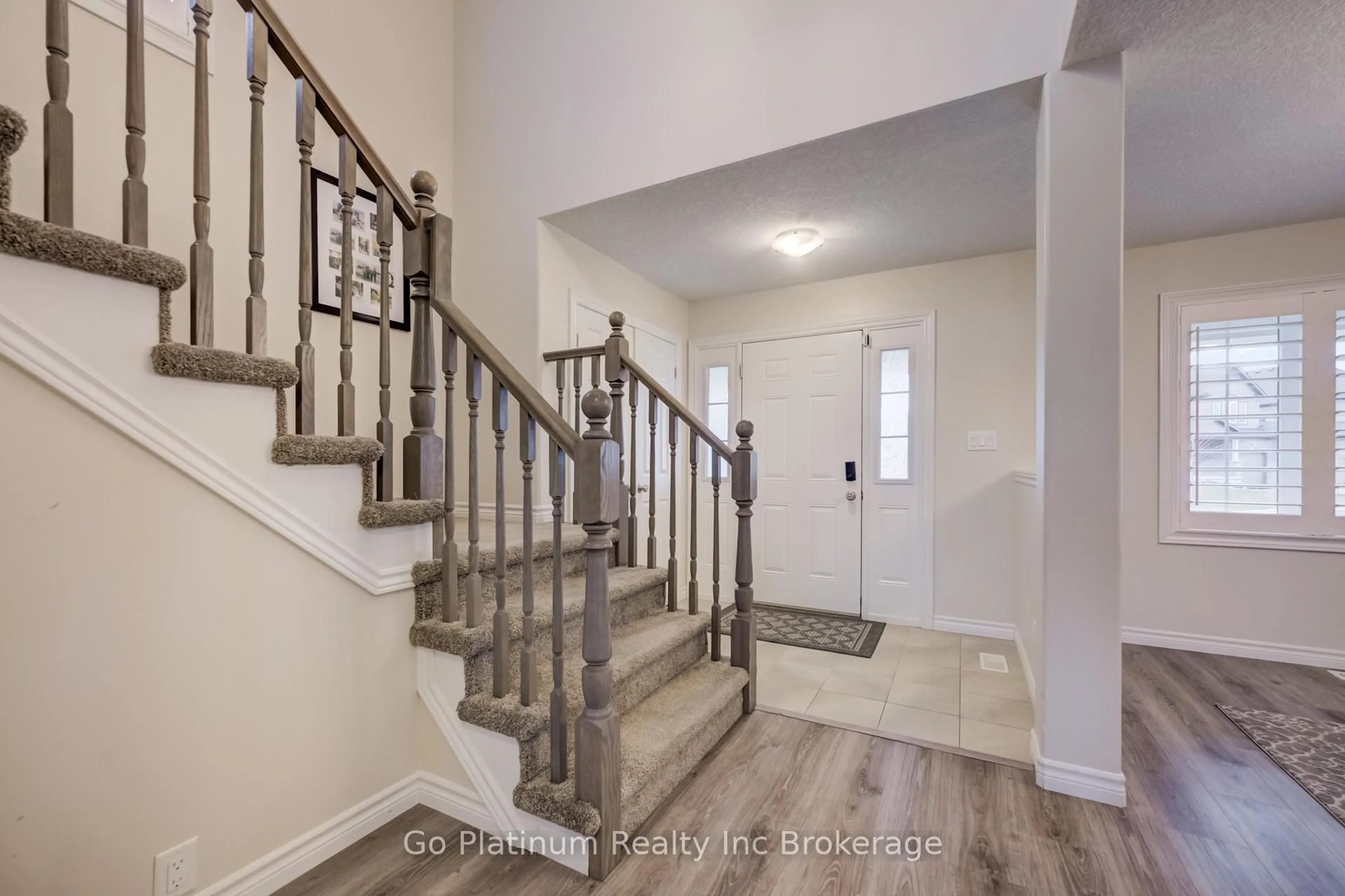 Indoor entryway for 307 Poldon Dr, Norwich Ontario N0J 1P0