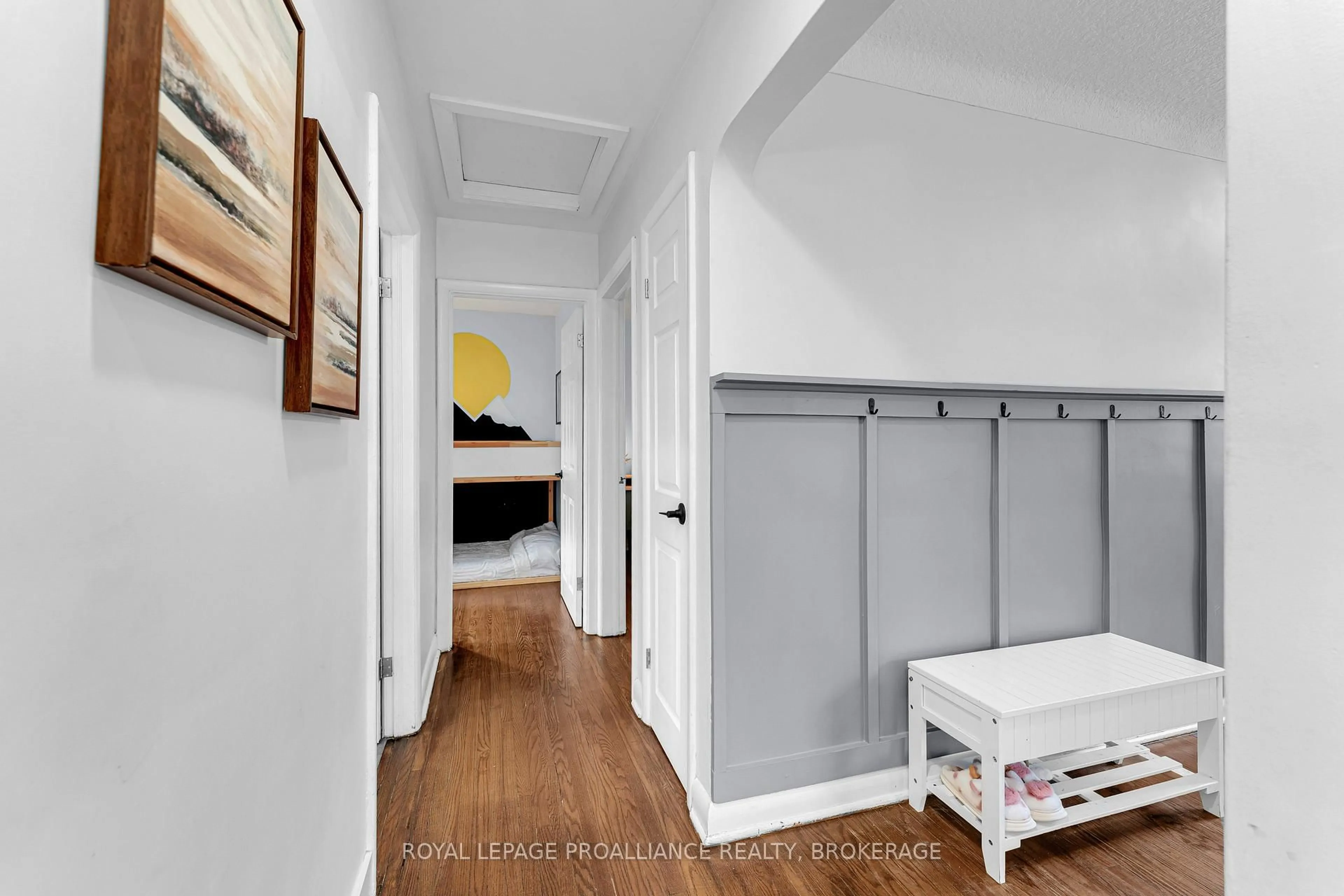 Indoor entryway for 386 McEwen Dr, Kingston Ontario K7M 3W3