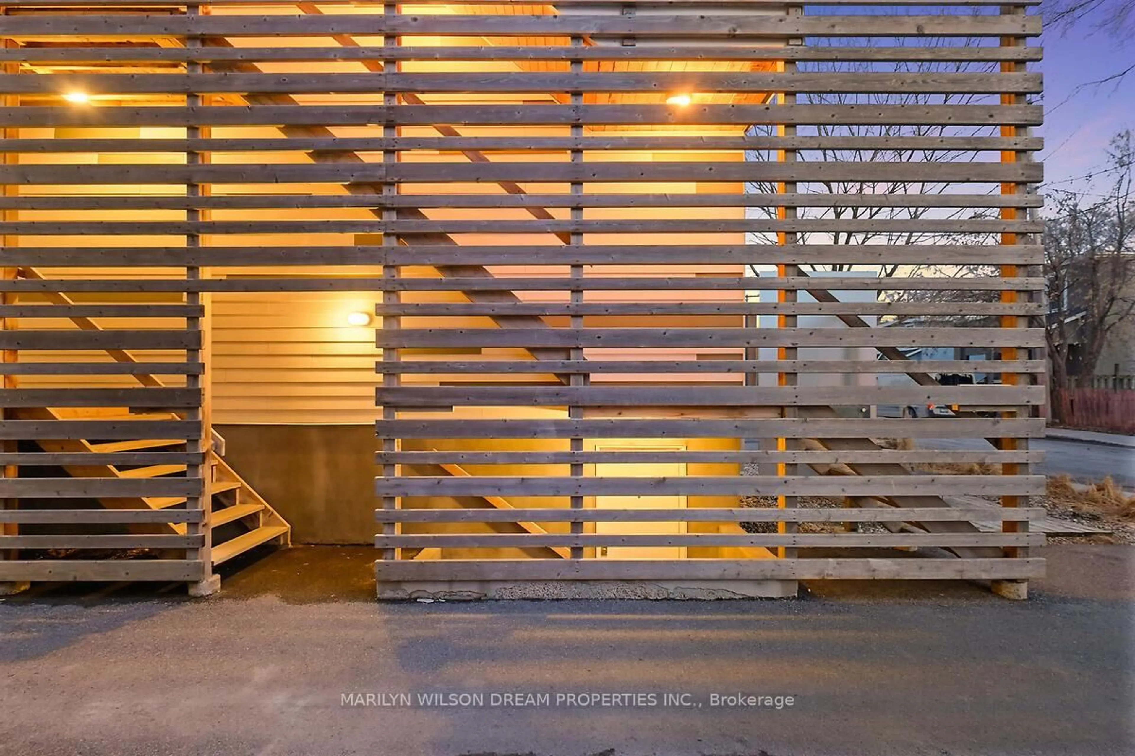 Unknown for 67 Pinhey St, Ottawa Ontario K1Y 1T5