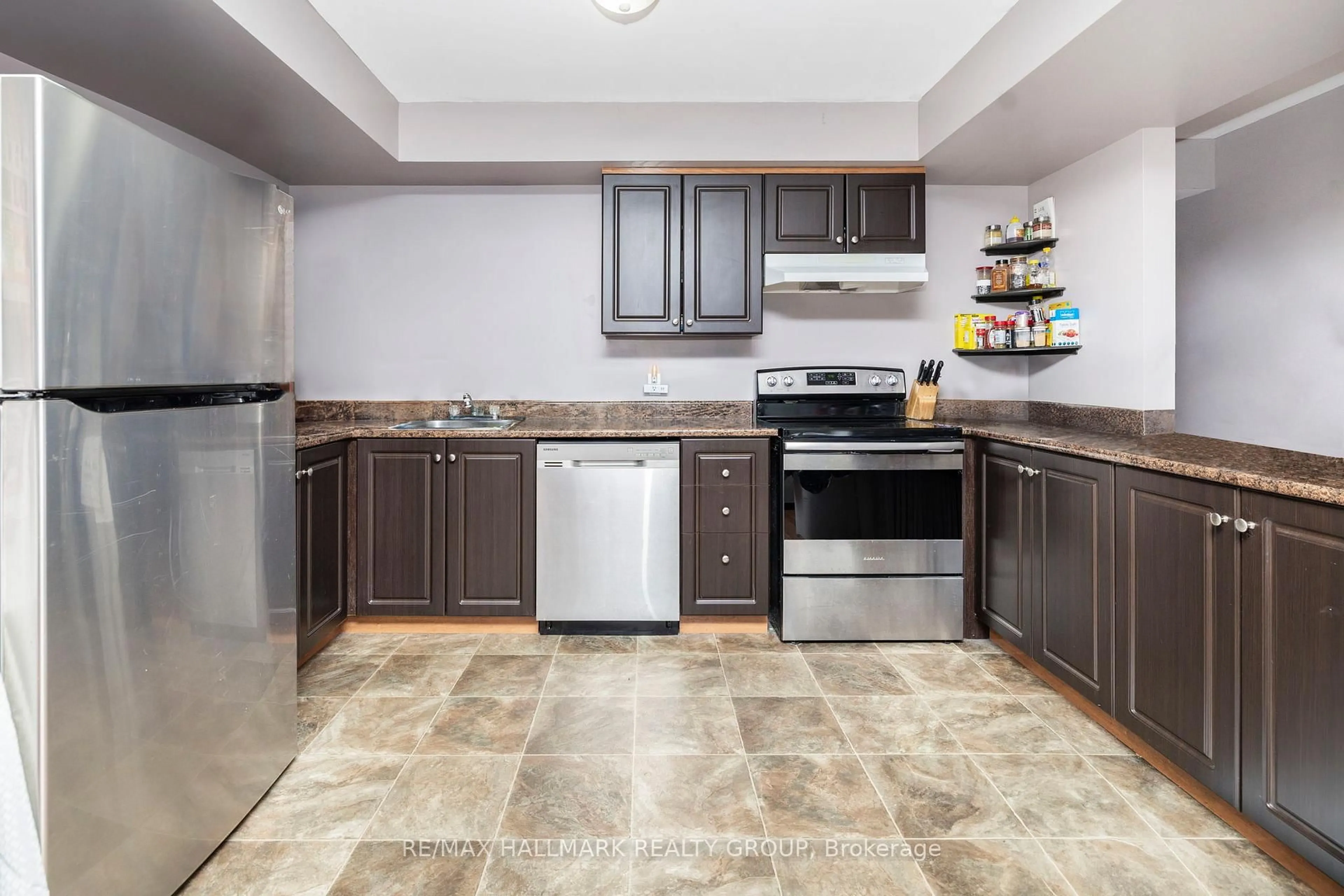 Standard kitchen, ceramic/tile floor for 1796 Dumas St, Orleans Ontario K1C 1N4