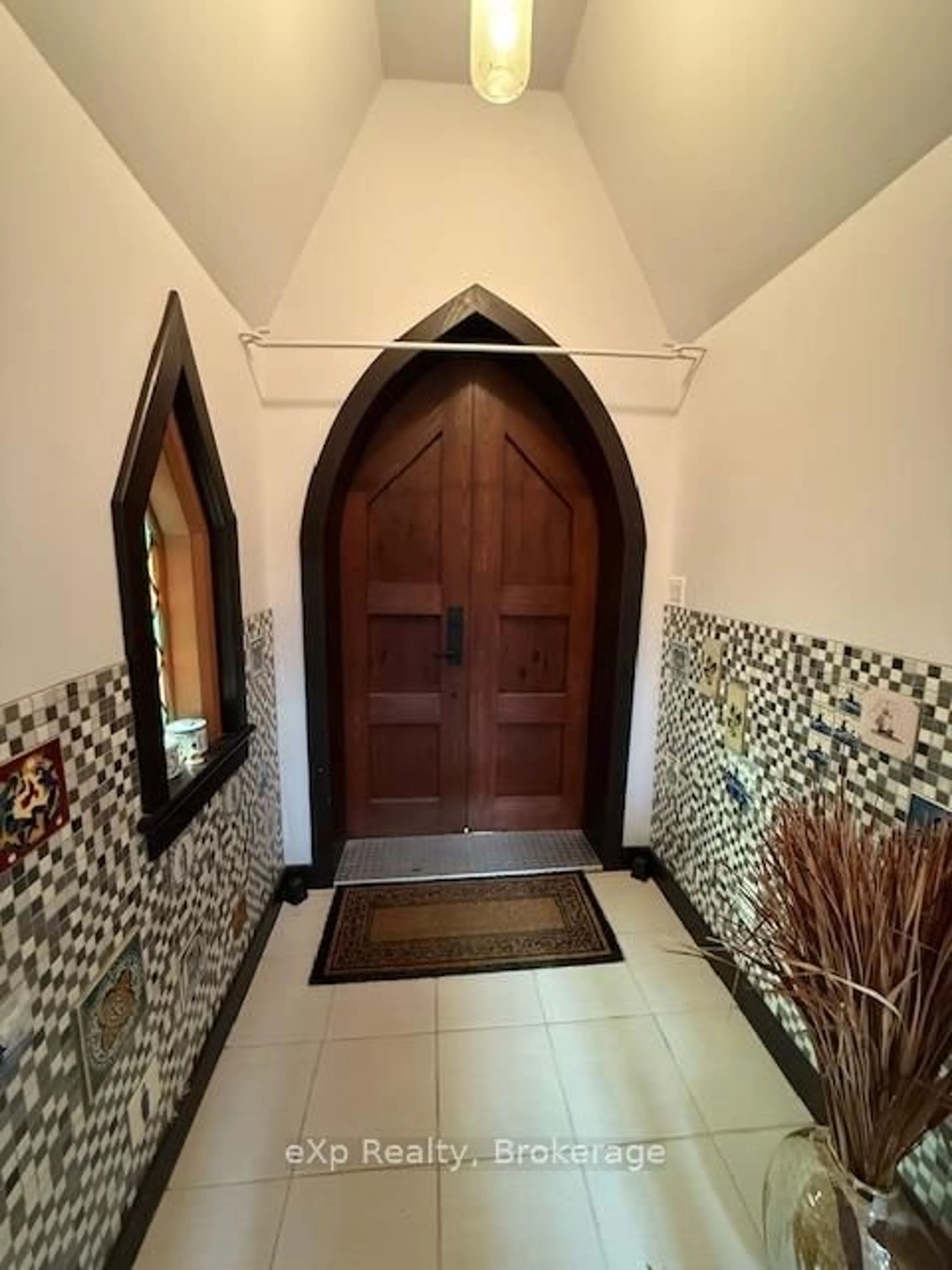 Indoor entryway for 251 Albert St, Arran-Elderslie Ontario N0G 2N0