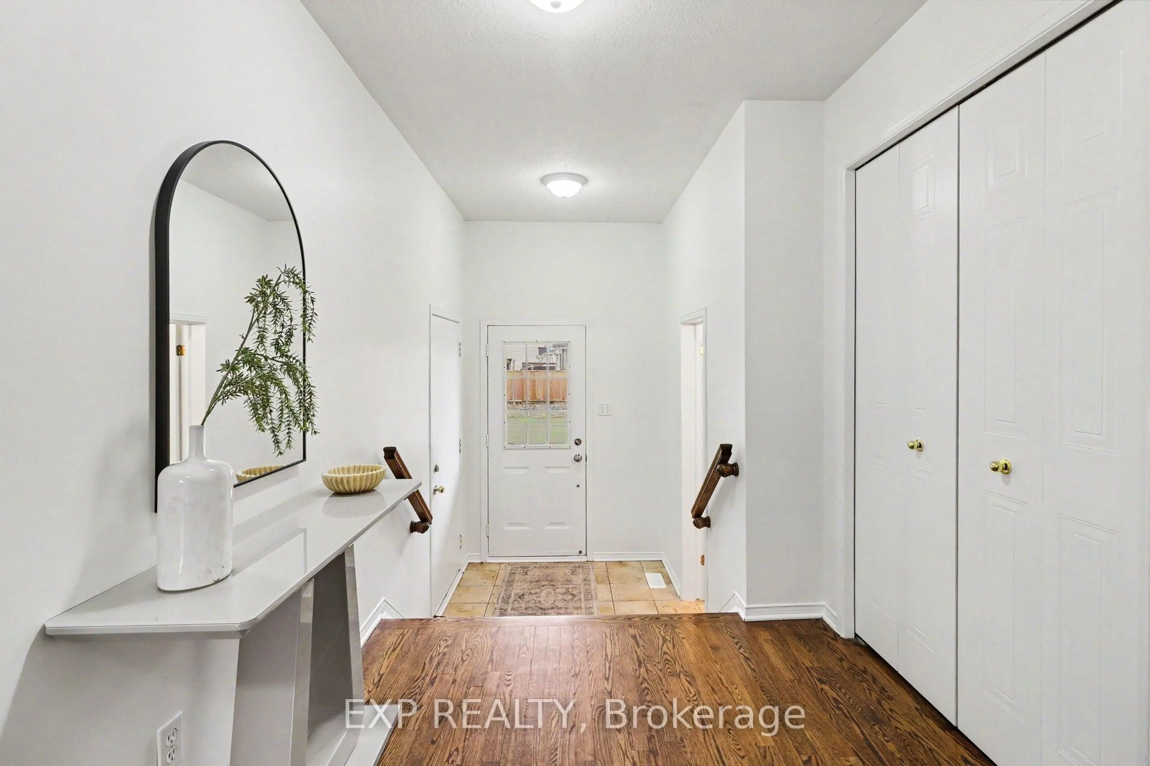 Indoor entryway for 6322 Sablewood Pl, Ottawa Ontario K1C 7M6