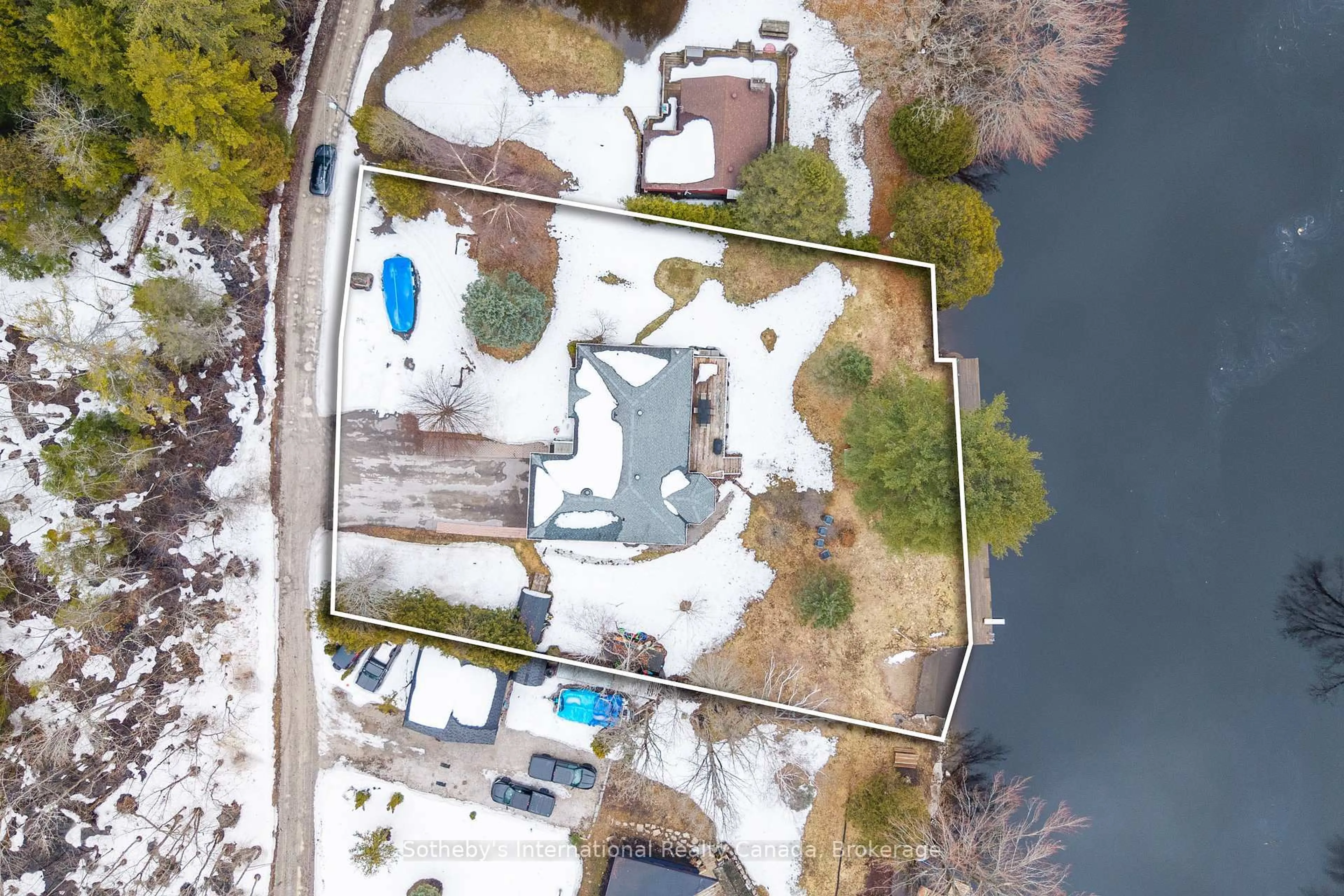 A pic from outside/outdoor area/front of a property/back of a property/a pic from drone, water/lake/river/ocean view for 1099 Davis Dr, Gravenhurst Ontario P0E 1N0