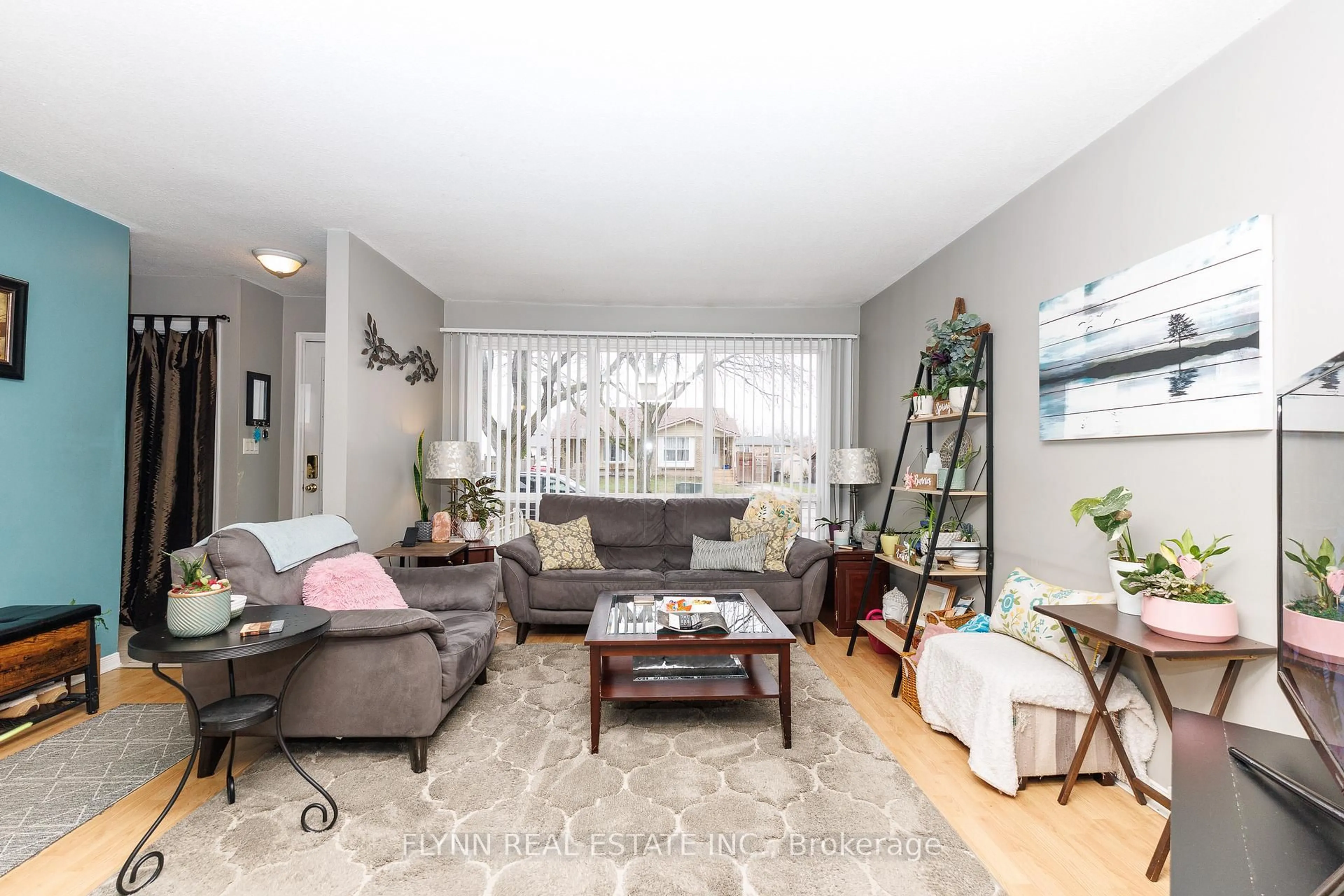 Living room with furniture, unknown for 6530 Burwood Ave, Niagara Falls Ontario L2H 1Z7