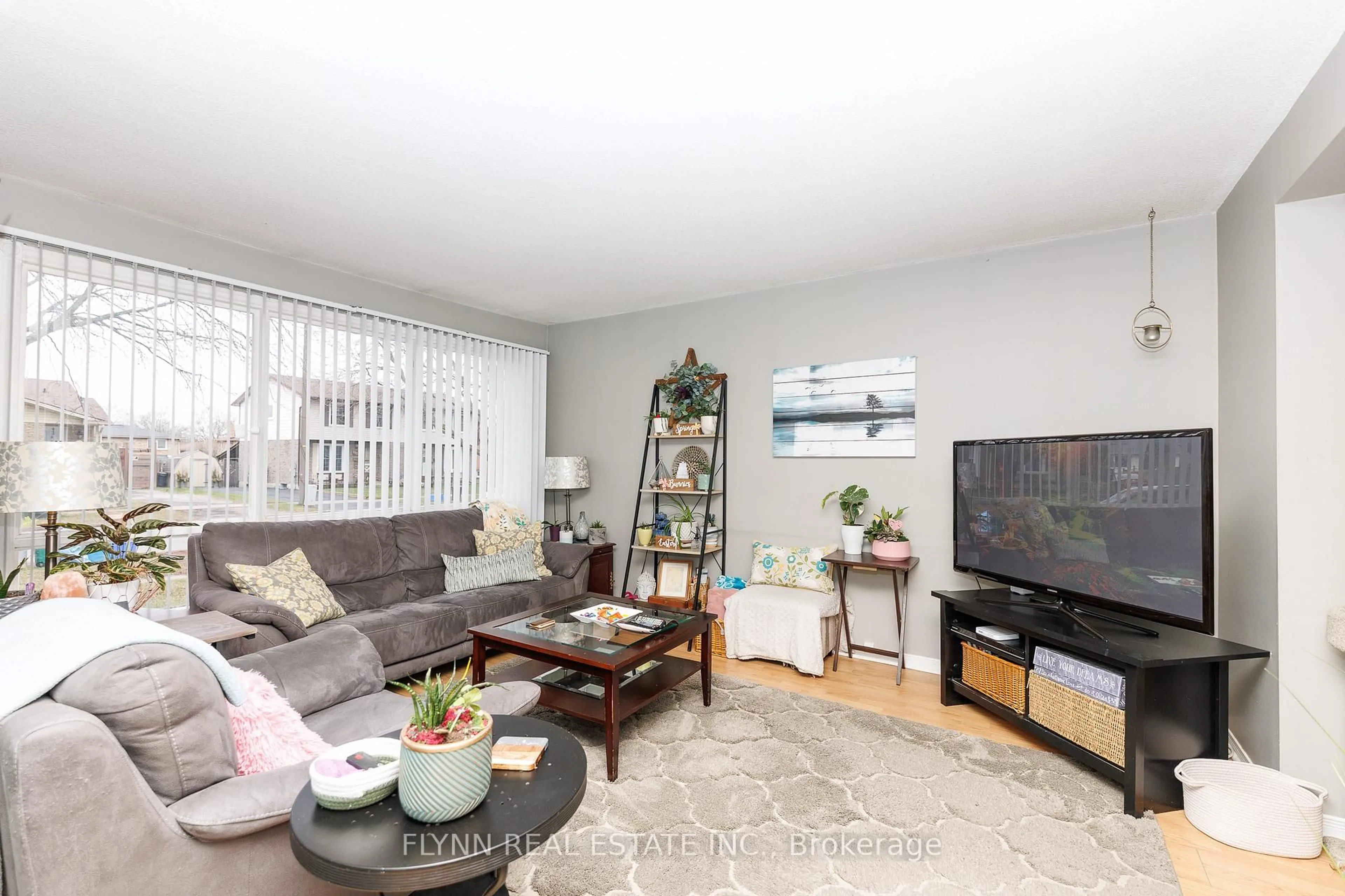 Living room with furniture, wood/laminate floor for 6530 Burwood Ave, Niagara Falls Ontario L2H 1Z7