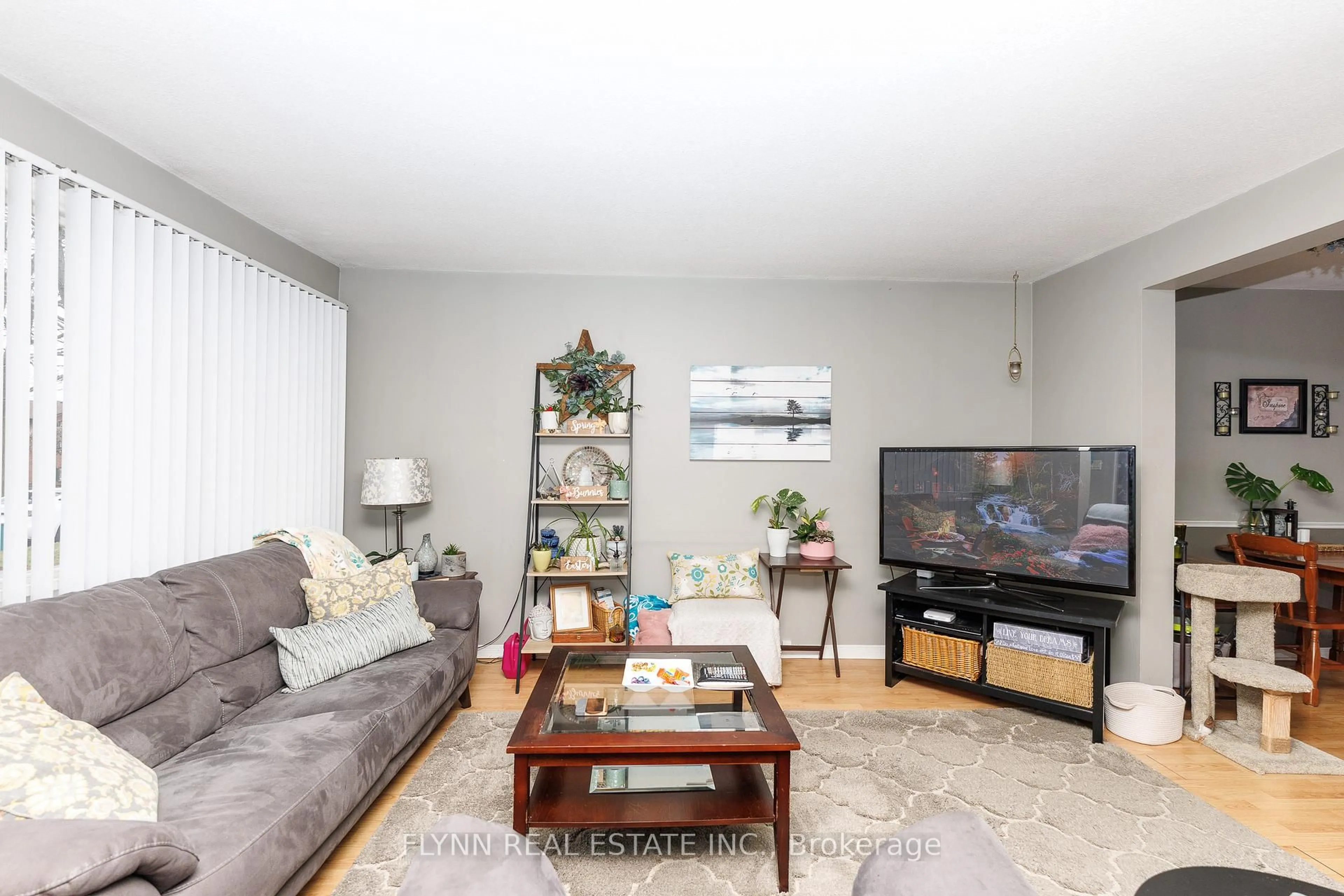Living room with furniture, unknown for 6530 Burwood Ave, Niagara Falls Ontario L2H 1Z7