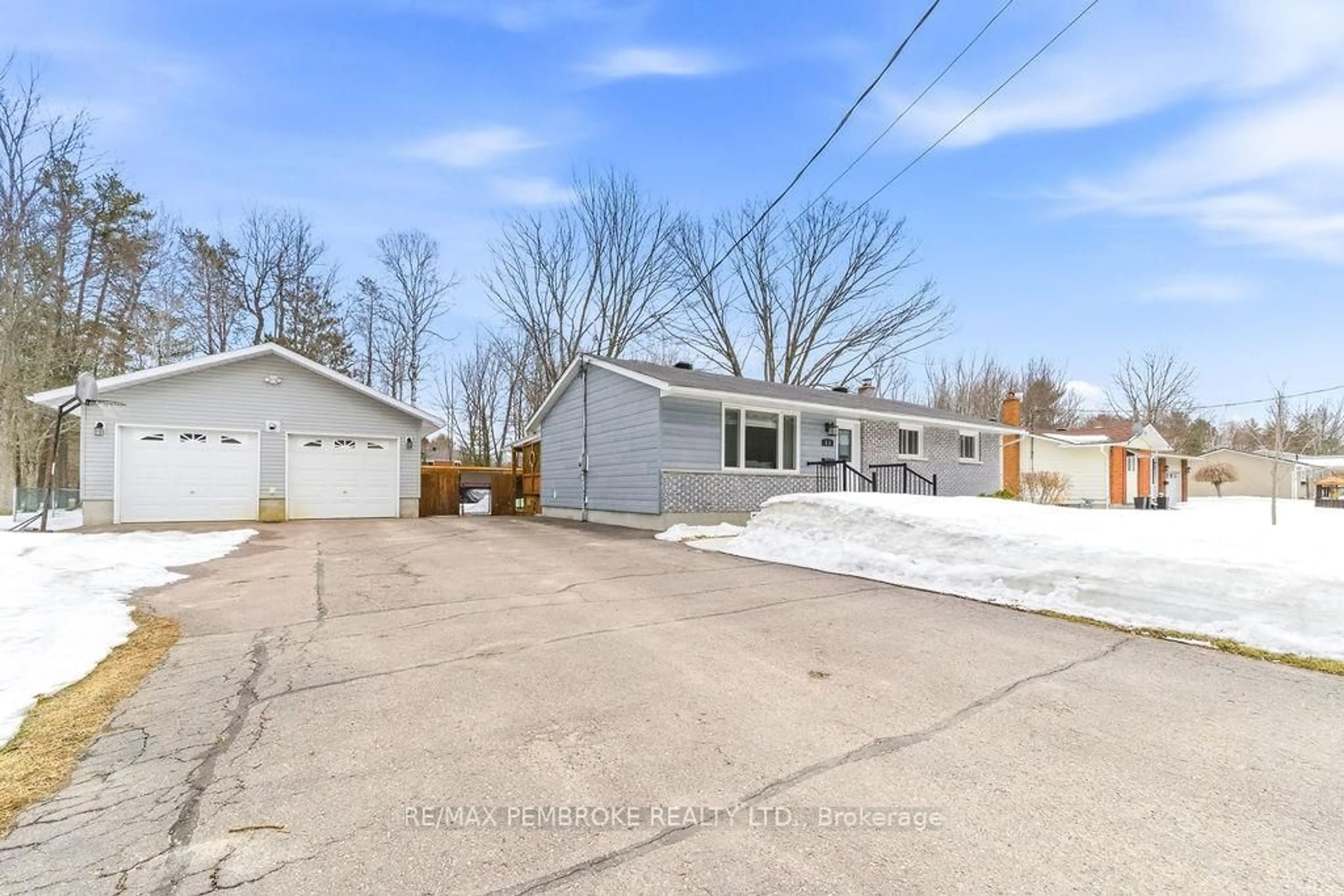 A pic from outside/outdoor area/front of a property/back of a property/a pic from drone, street for 52 Laurentian Dr, Petawawa Ontario K8H 2M3