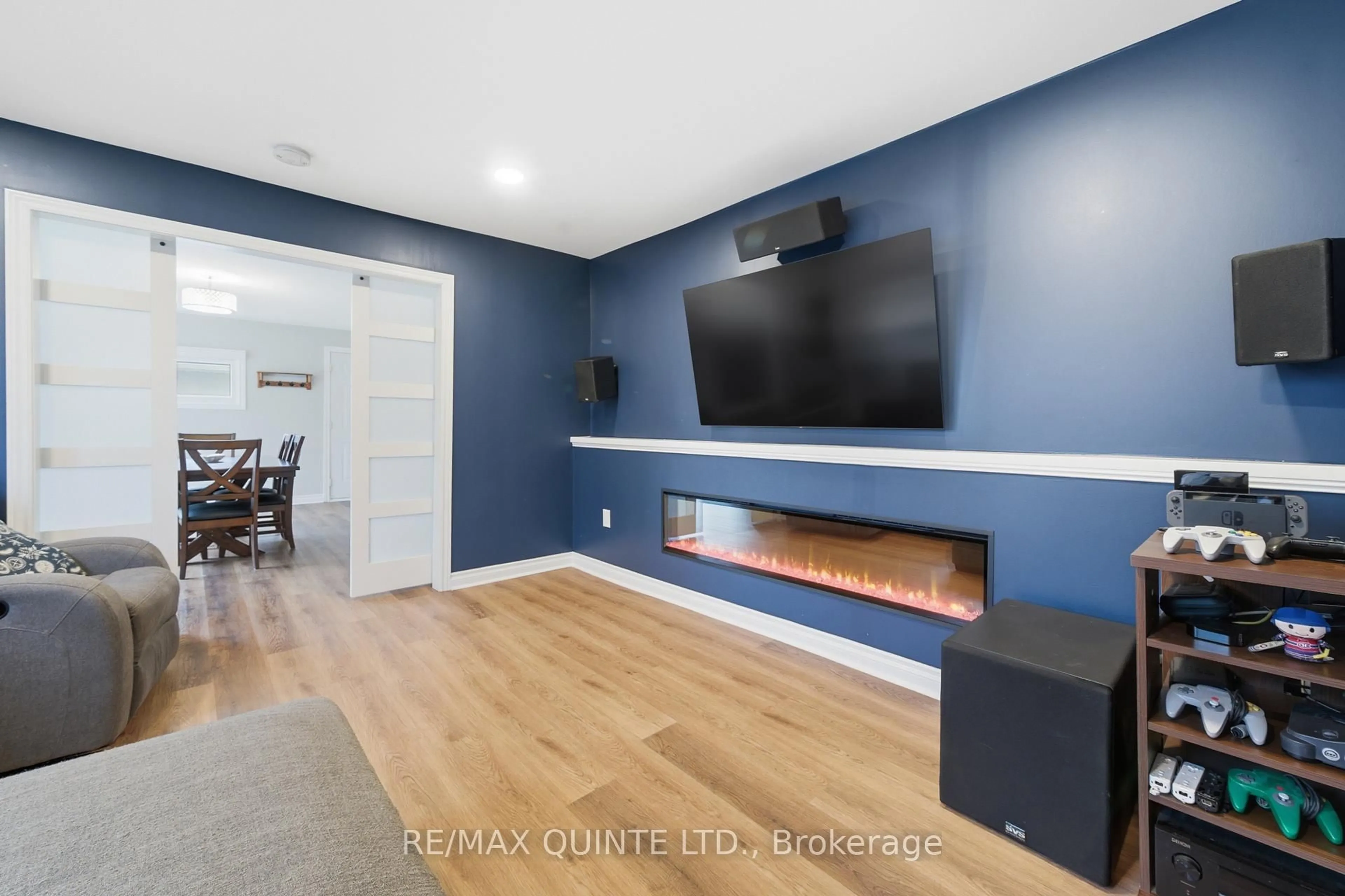 Home theater for 72 Campbell St, Quinte West Ontario K8V 3A1