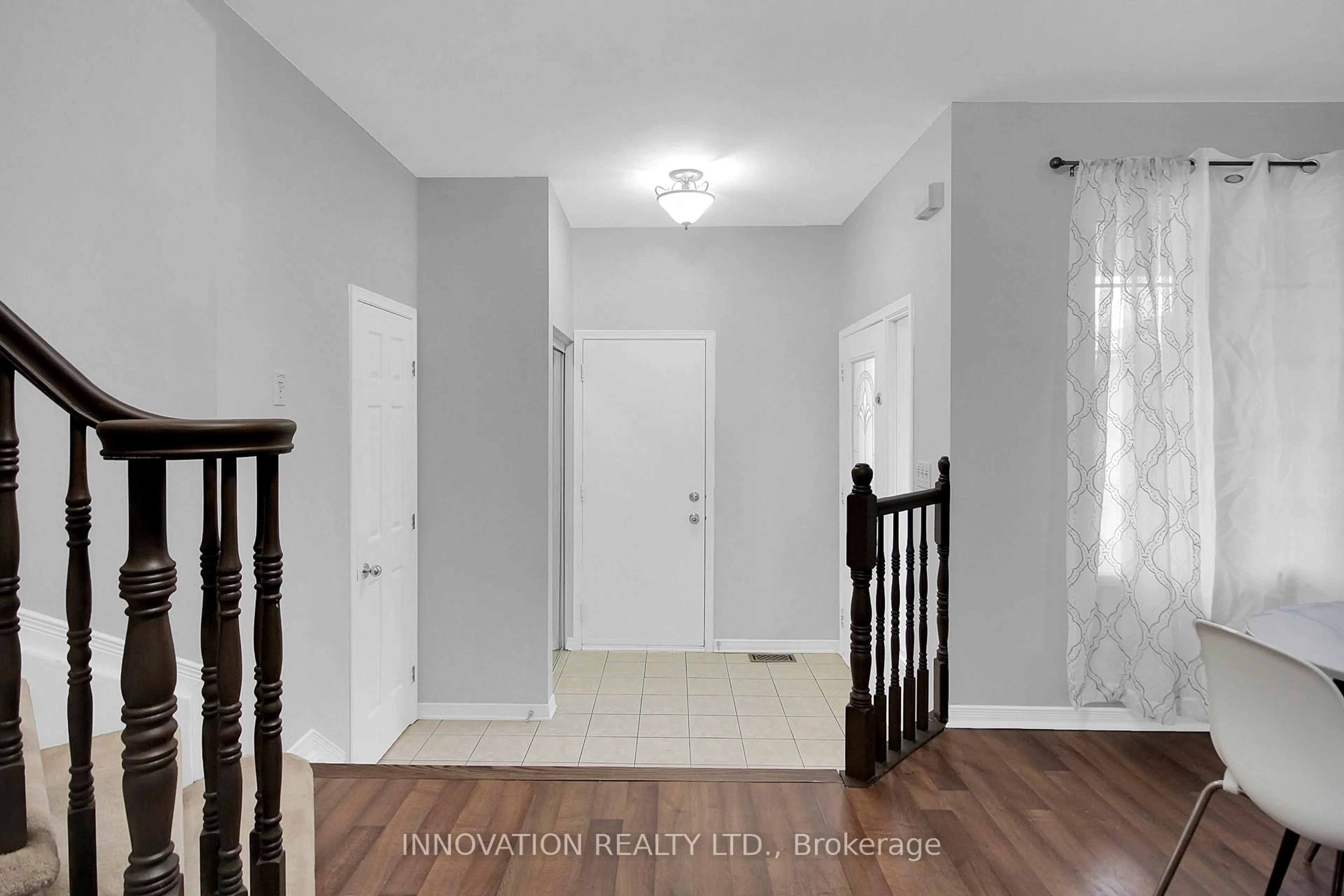 Indoor entryway for 64 Daventry Cres, Ottawa Ontario K2J 4M8