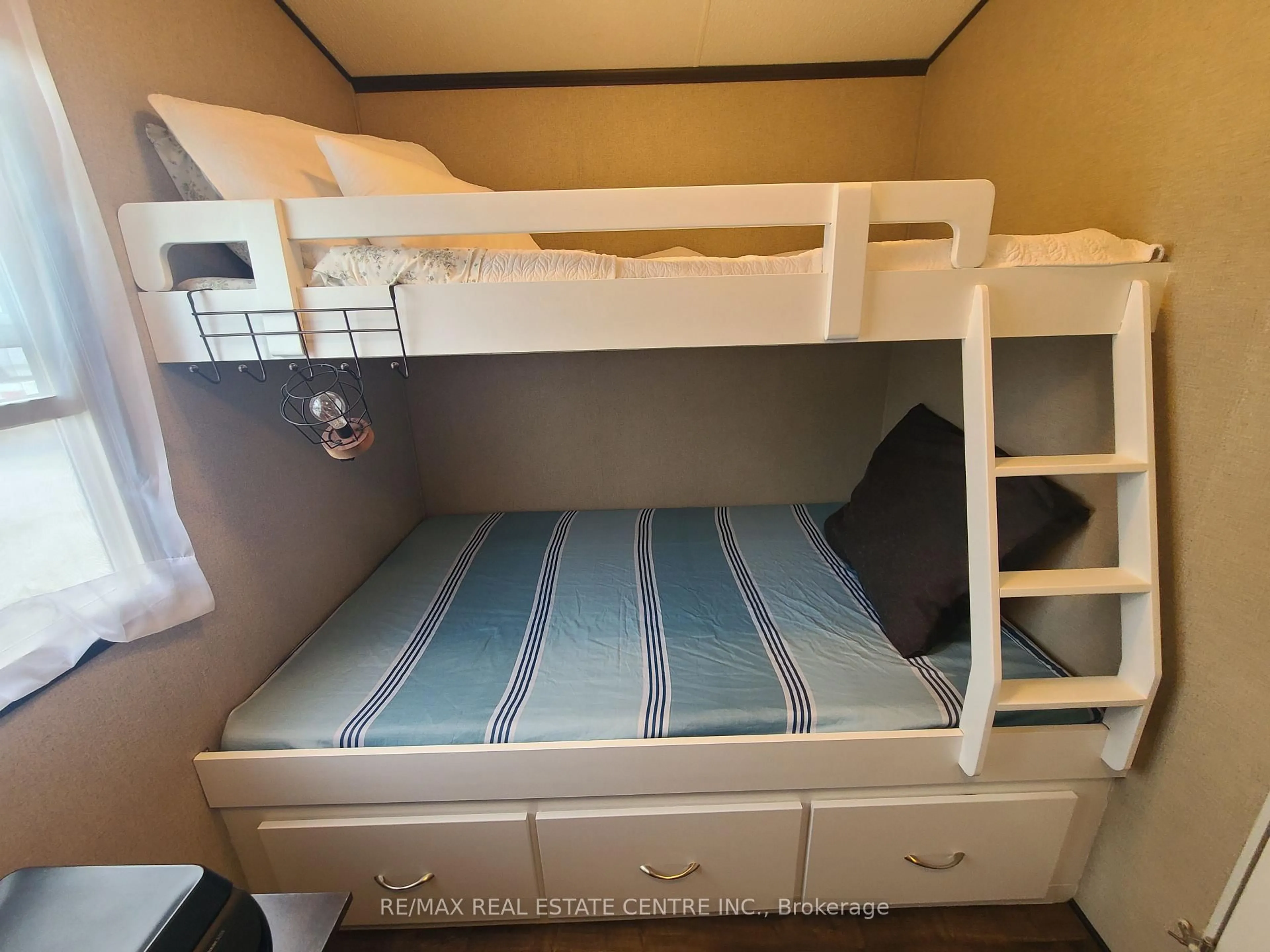 Bedroom with bed, unknown for 1001 Haldimand County Rd 17 Rd, Haldimand Ontario N0A 1E0