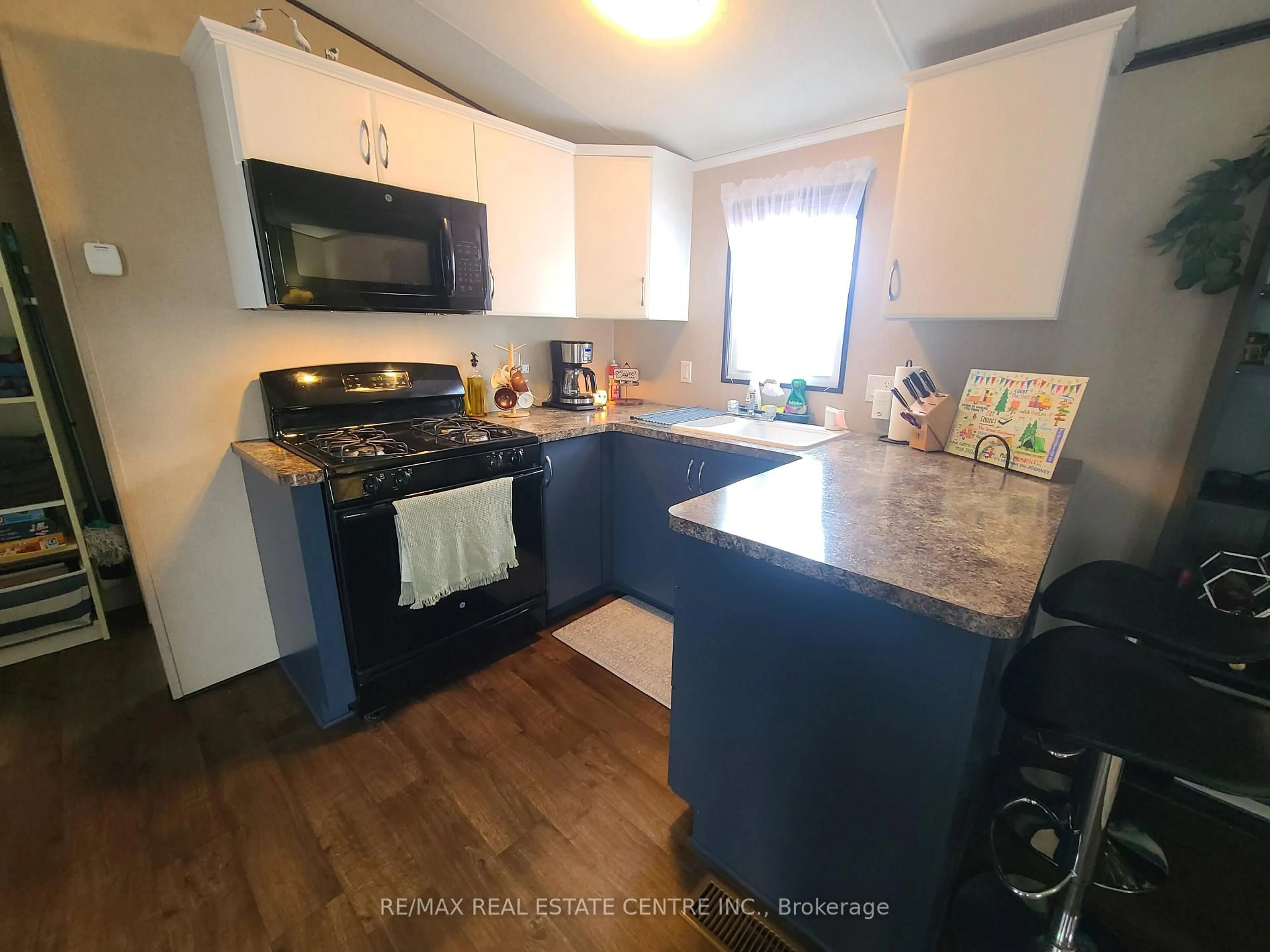 Standard kitchen, unknown for 1001 Haldimand County Rd 17 Rd, Haldimand Ontario N0A 1E0