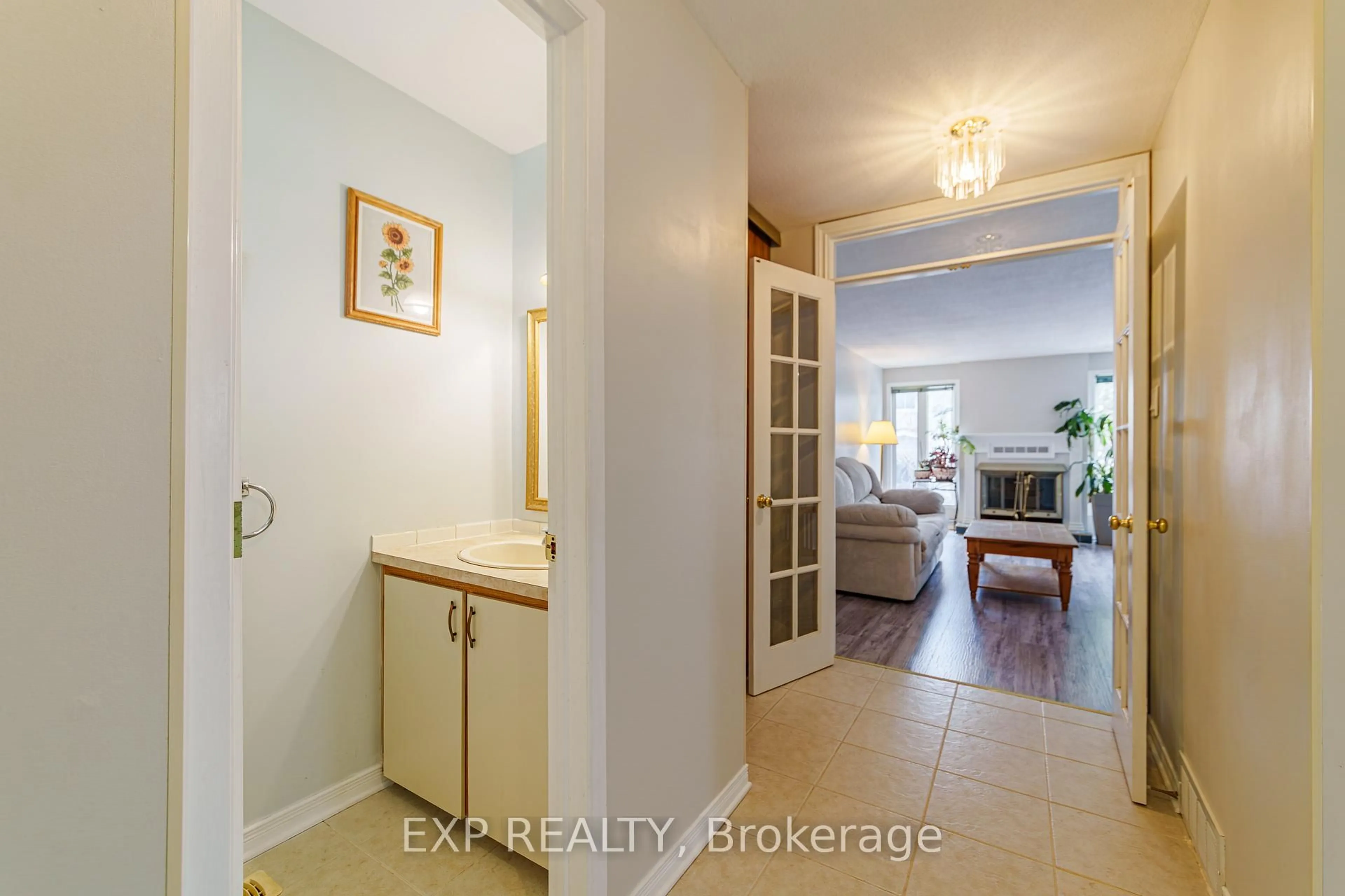 Indoor entryway for 31 Coolspring Cres, Ottawa Ontario K2E 7M9