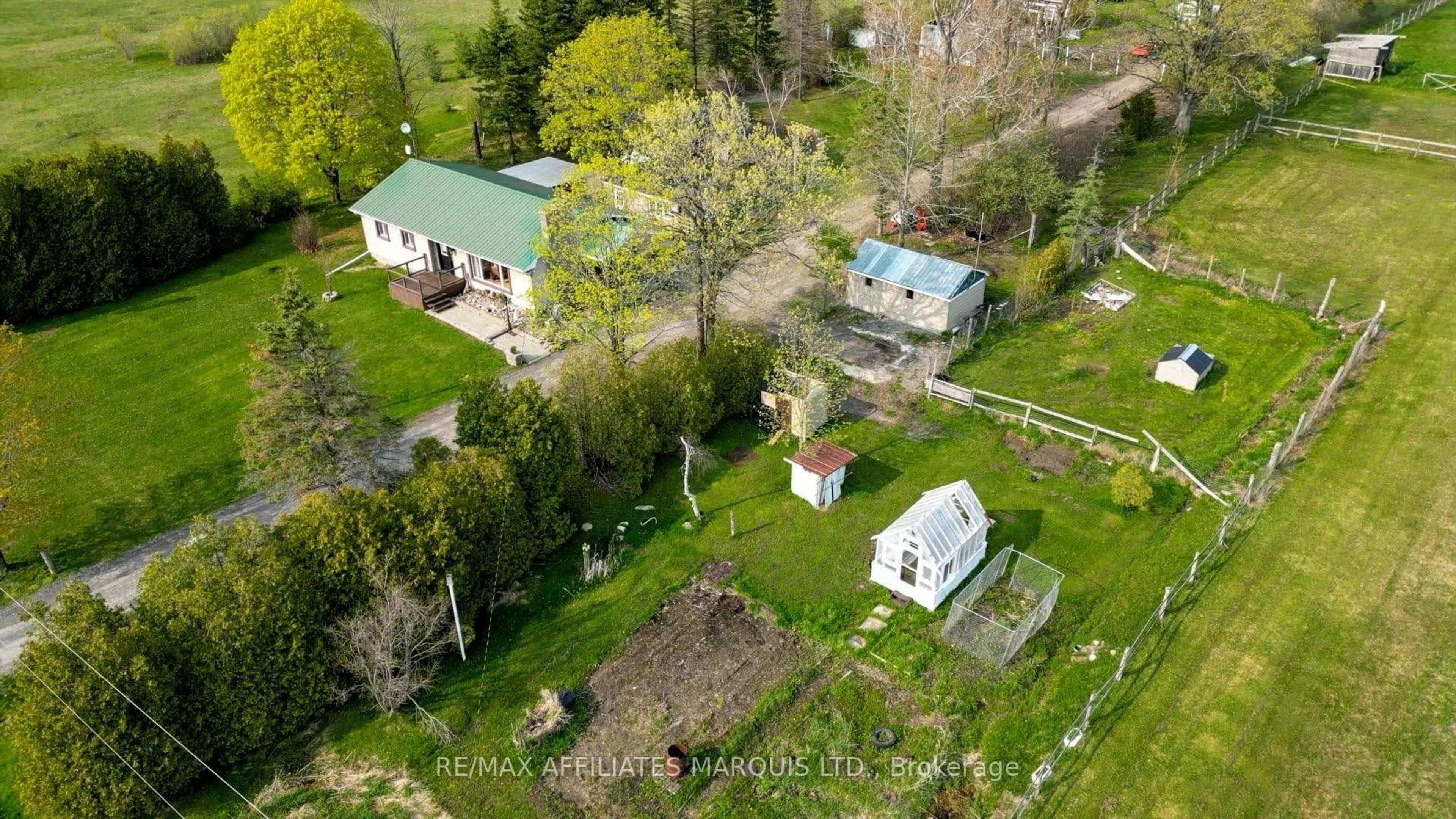 A pic from outside/outdoor area/front of a property/back of a property/a pic from drone, unknown for 5083 Aultsville Rd, South Stormont Ontario K0C 1M0